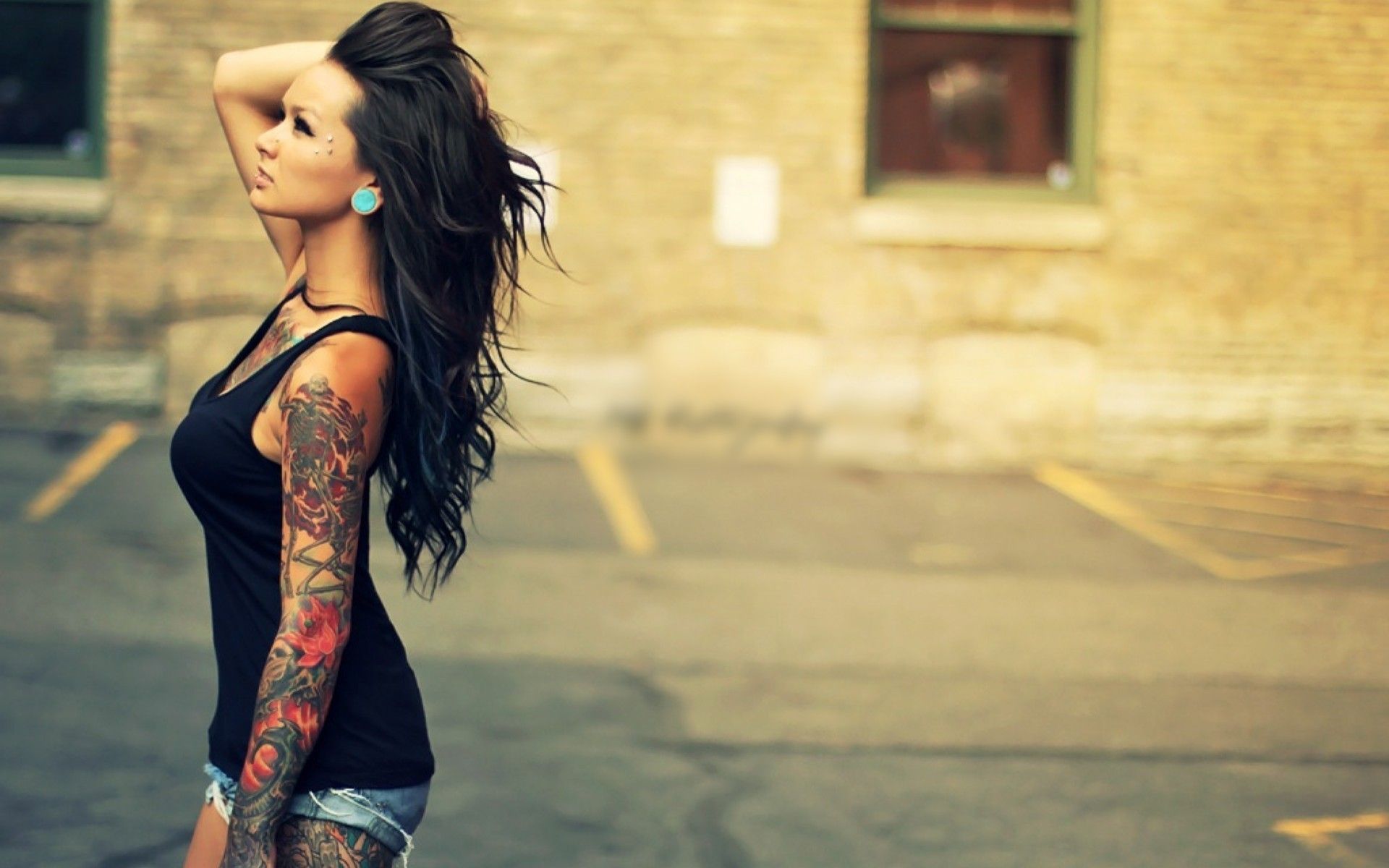 Ragazza tatuata capelli neri, 1920x1200 Full HD+ WUXGA, Desktop