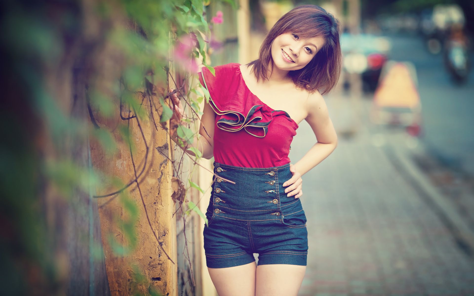 Ragazza top rosso strada, 1920x1200 Full HD+, PC