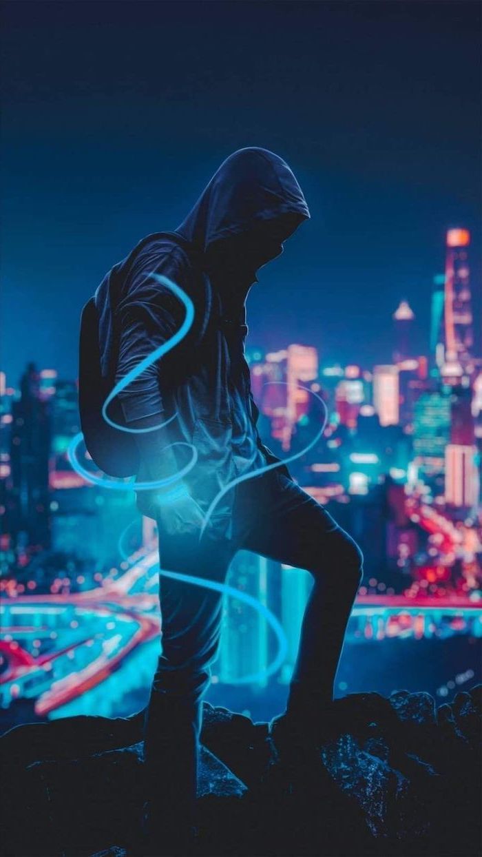 Ragazzo con felpa città notturna, 700x1244 Verticale, Telefono