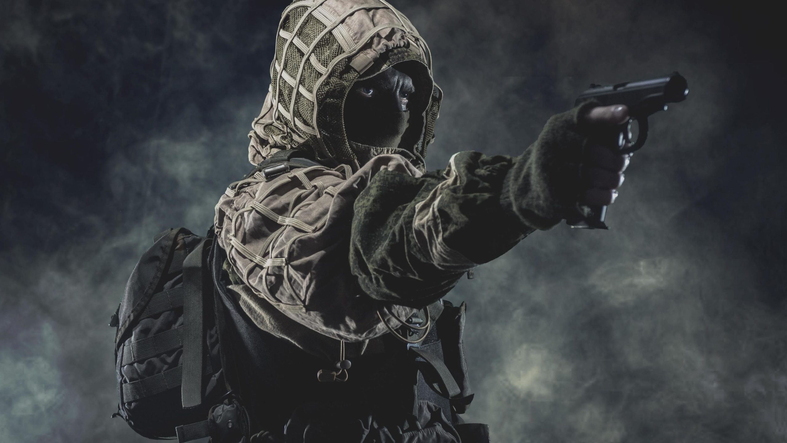 Operatore Rainbow Six Siege con pistola, 2560x1440 2K QHD, Monitor Gaming