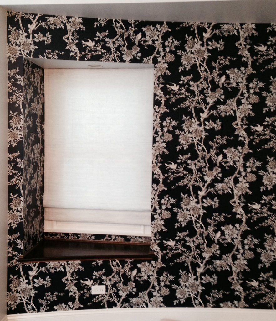 Stanza con carta floreale nera, 882x1024 Verticale, Telefono