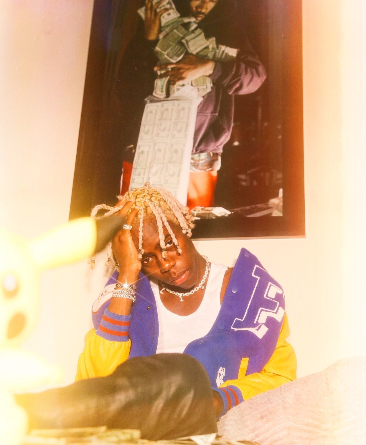 Rapper con treccine e collane oro, 1242x1506 Full HD Verticale, Smartphone