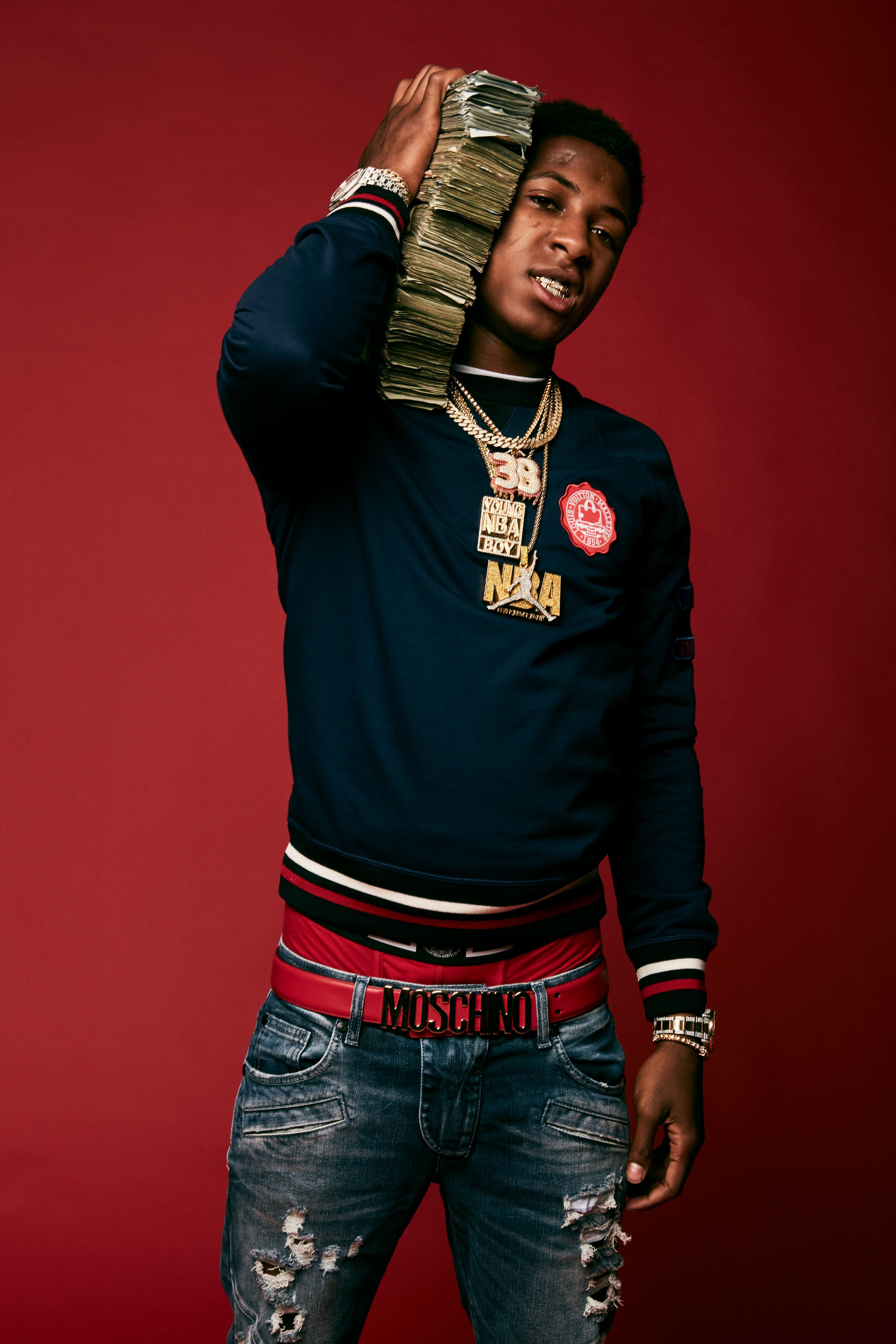 Rapper con mazzo di soldi, 3768x5651 Verticale, Telefono
