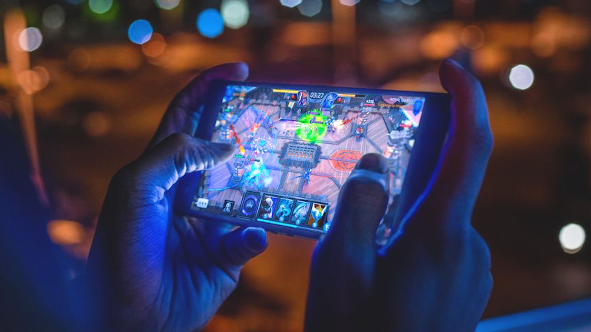 Mani con smartphone gioco notturno, 1920x1080 Full HD, Laptop