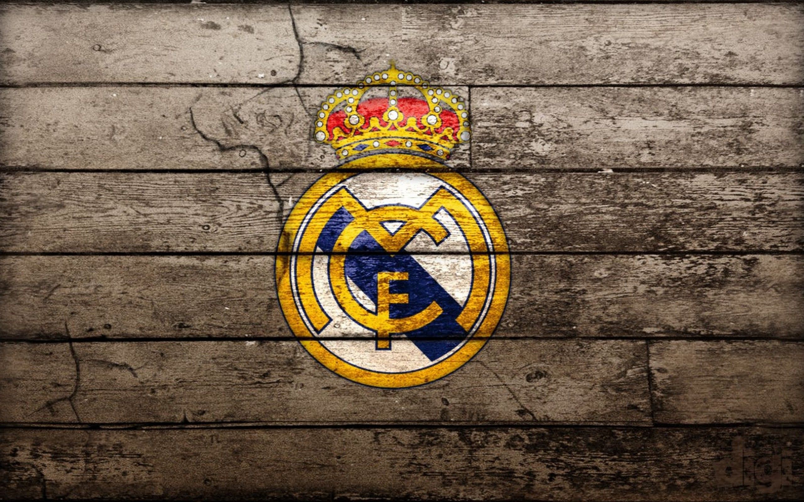 Logo Real Madrid su legno, 2560x1600 2K+, Desktop