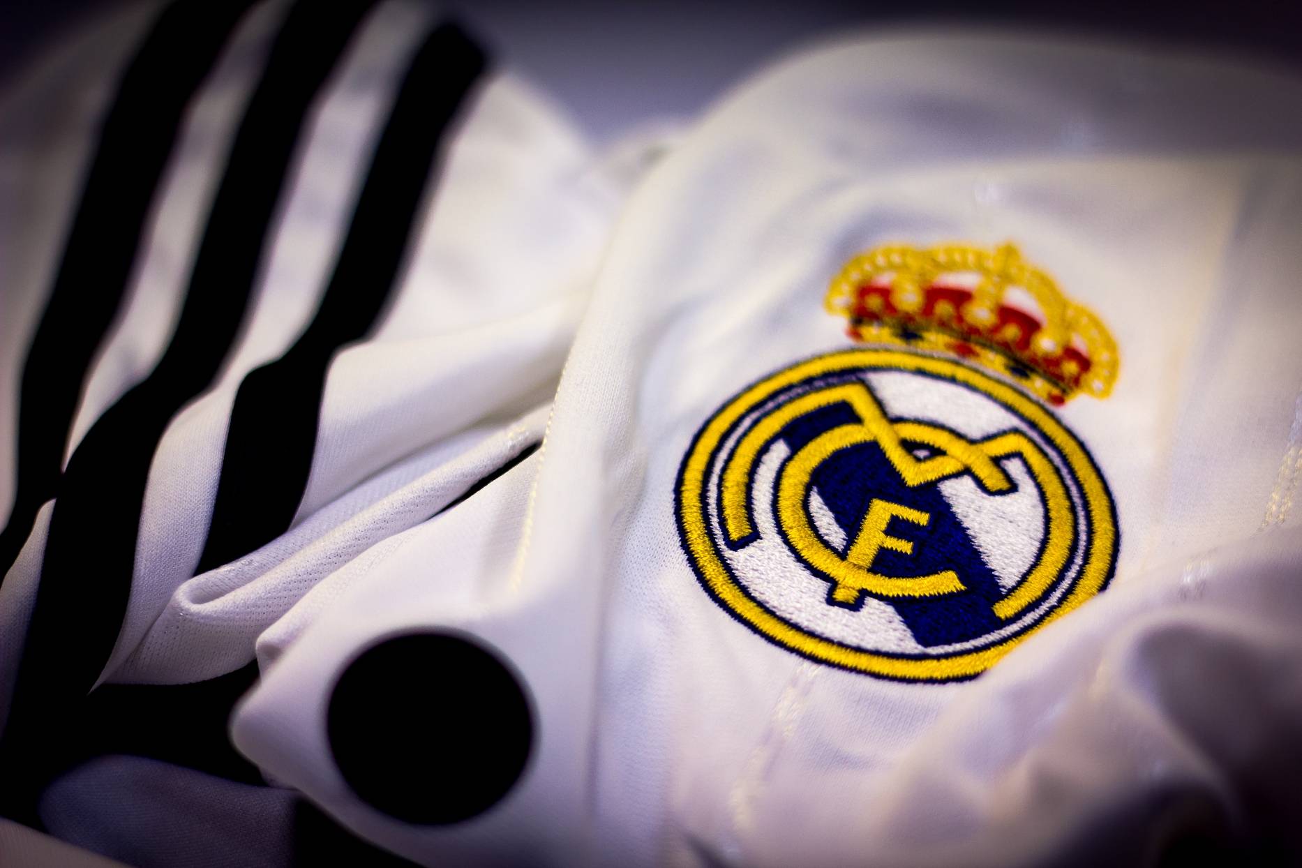 Stemma Real Madrid su maglia, 1866x1244 900p, PC