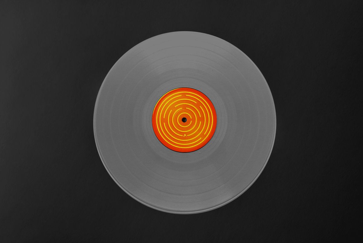 Astronauta minimalista effetto glitch, 1920x1080 Full HD, Laptop