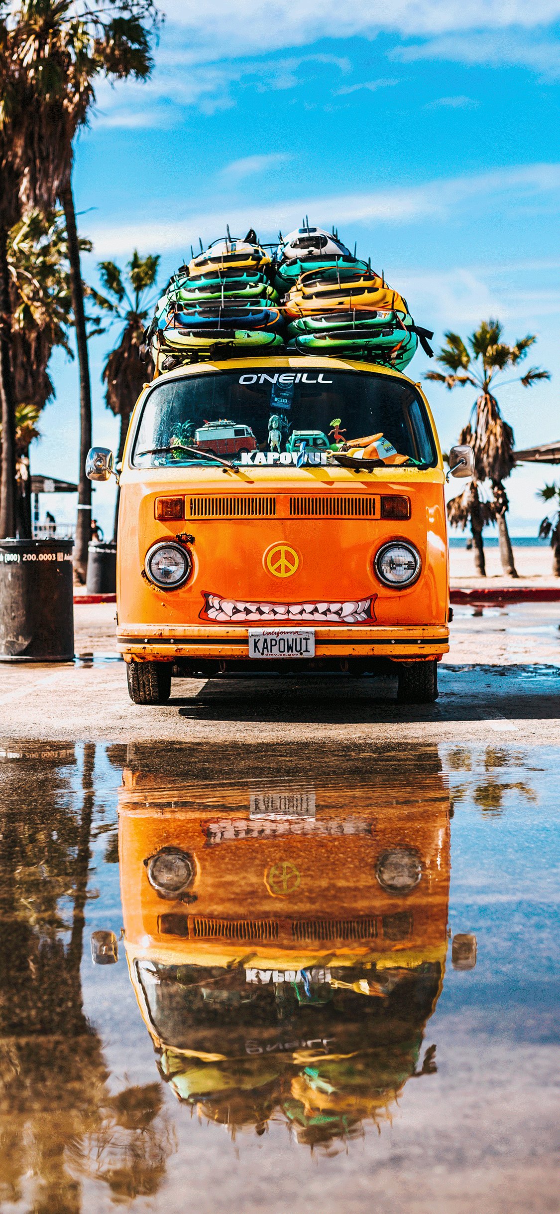 Furgone retro arancione surf, 1125x2436 Full HD Verticale, iPhone