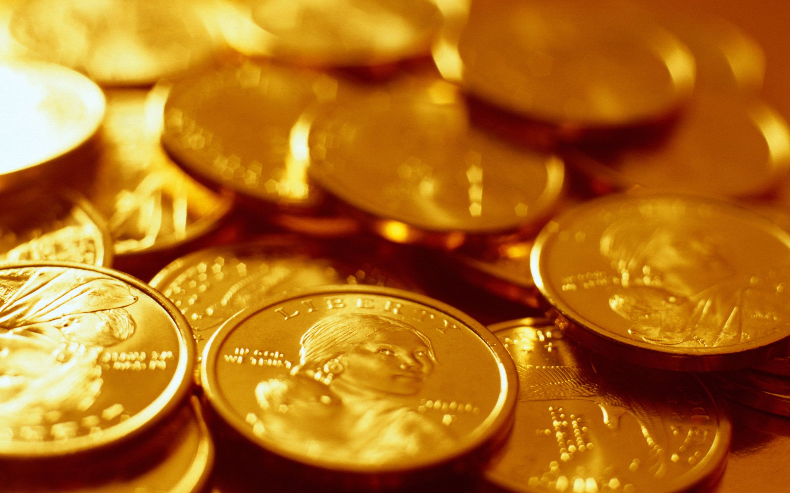 Monete d'oro ammucchiate, 2560x1600 WQXGA, Desktop