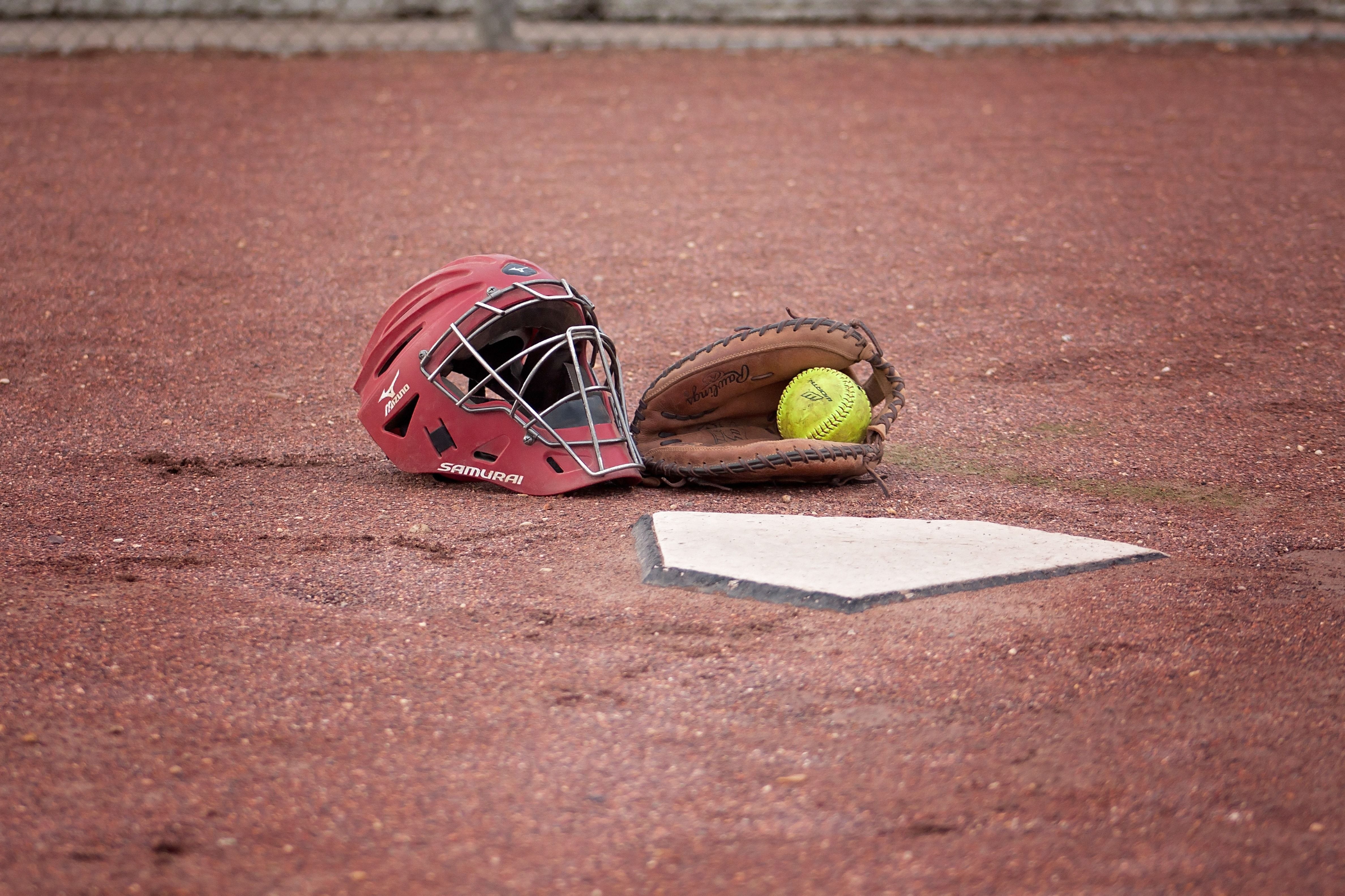 Casco e guantone ricevitore softball, 4752x3168 4K Ultra HD, Monitor 4K