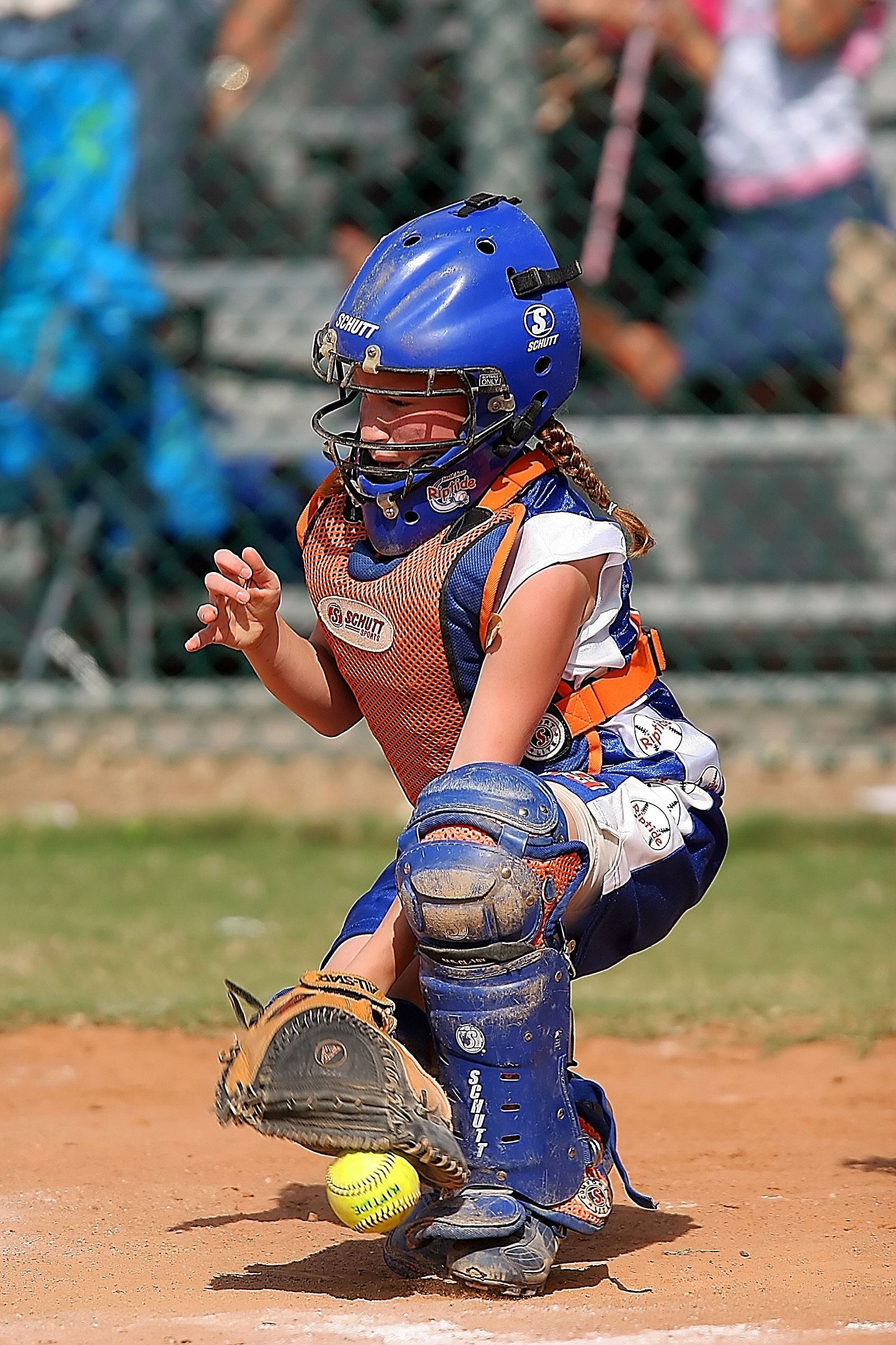 Ricevitrice softball con casco blu, 1696x2544 Verticale, Telefono