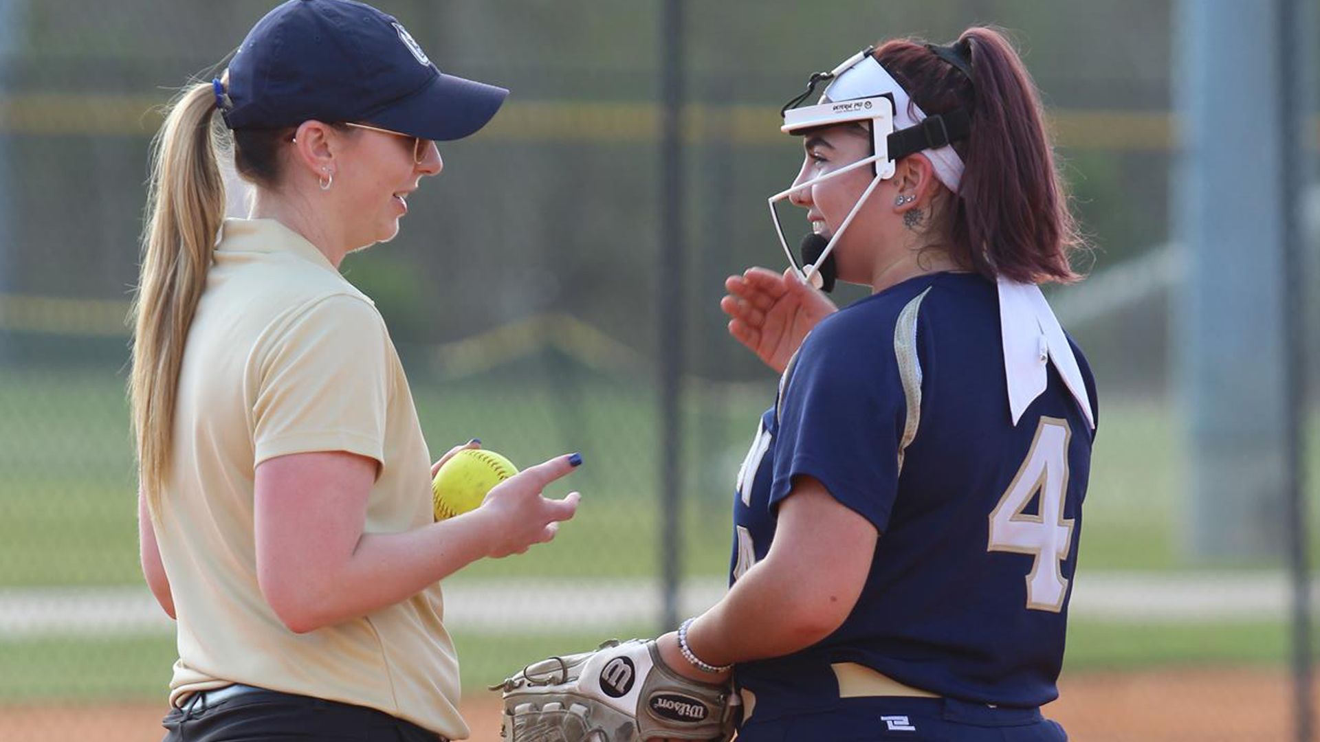 Ricevitore e lanciatrice softball campo, 1920x1080 Full HD, Laptop