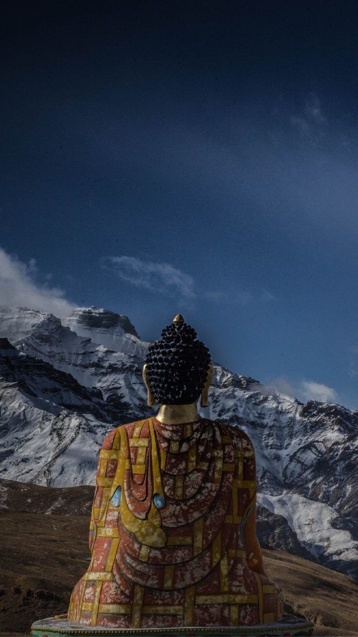 Statua Buddha montagna innevata, 720x1280 Full HD Verticale, iPhone