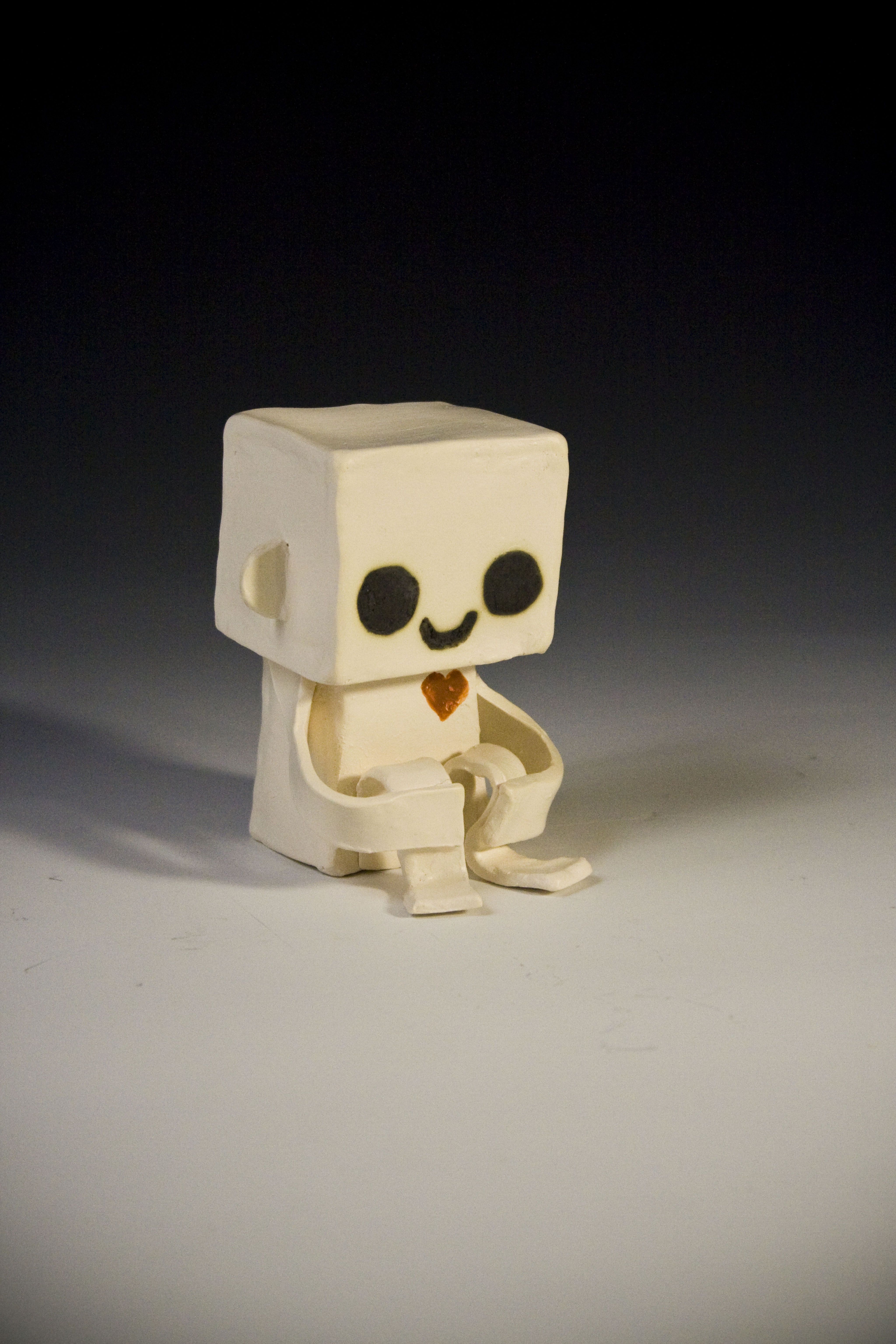 Robot bianco a scatola carino, 4096x6144 Full HD Verticale, iPhone