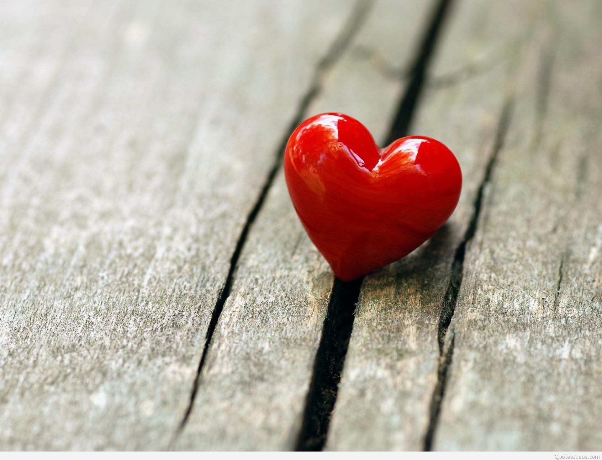Cuore rosso su legno, 1920x1467 WUXGA, PC