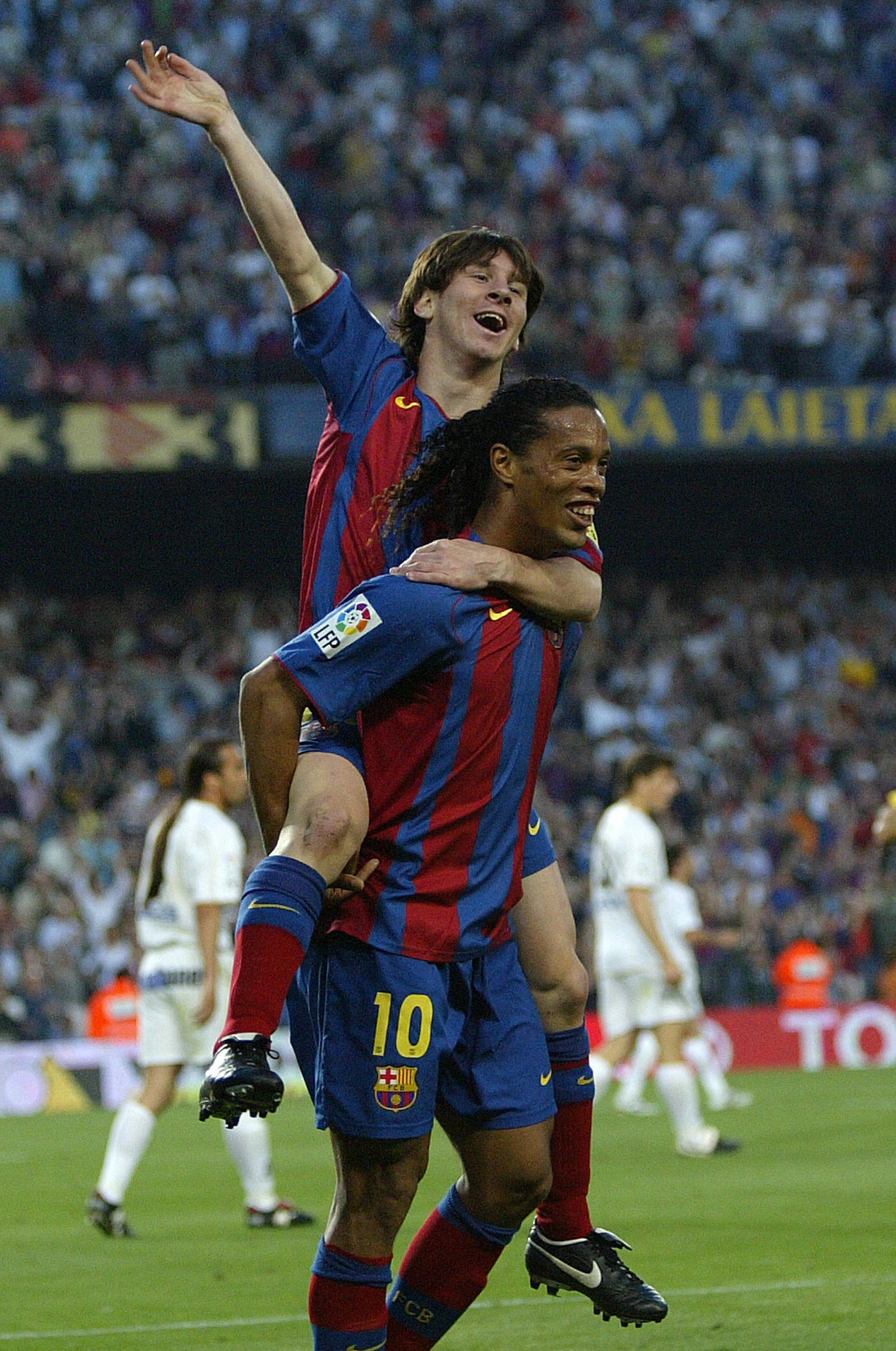 Messi e Ronaldinho Barcellona, Lionel Messi, 1378x2077 Verticale, Mobile