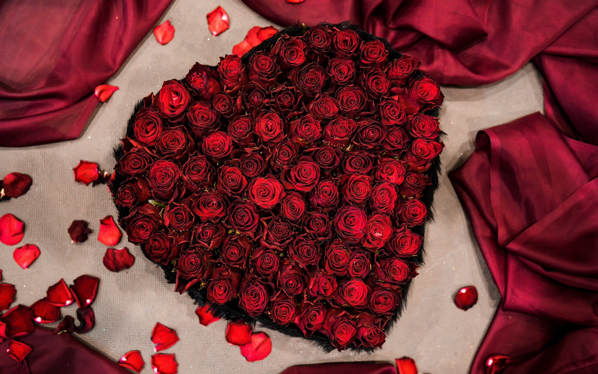 Cuore di rose rosse, 1920x1200 Full HD+, iMac