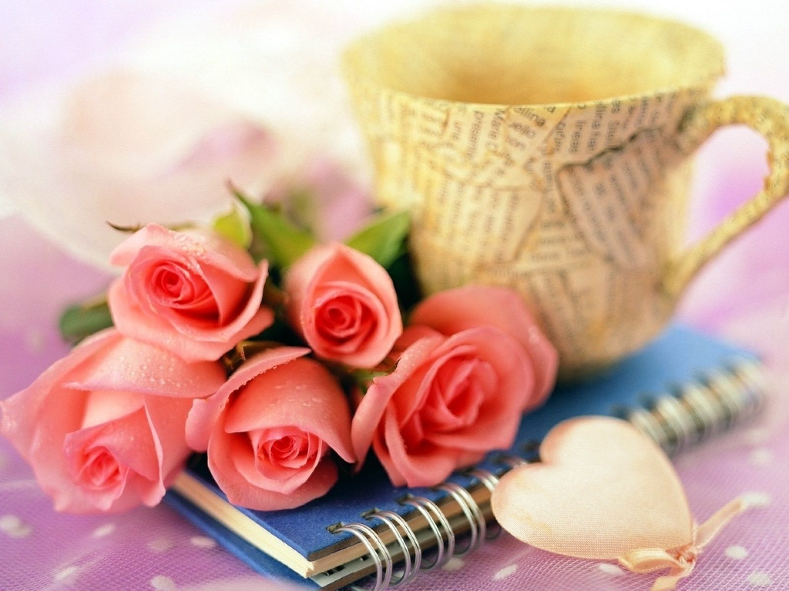 Rose rosa con tazza e taccuino, 1600x1200 HD, Desktop