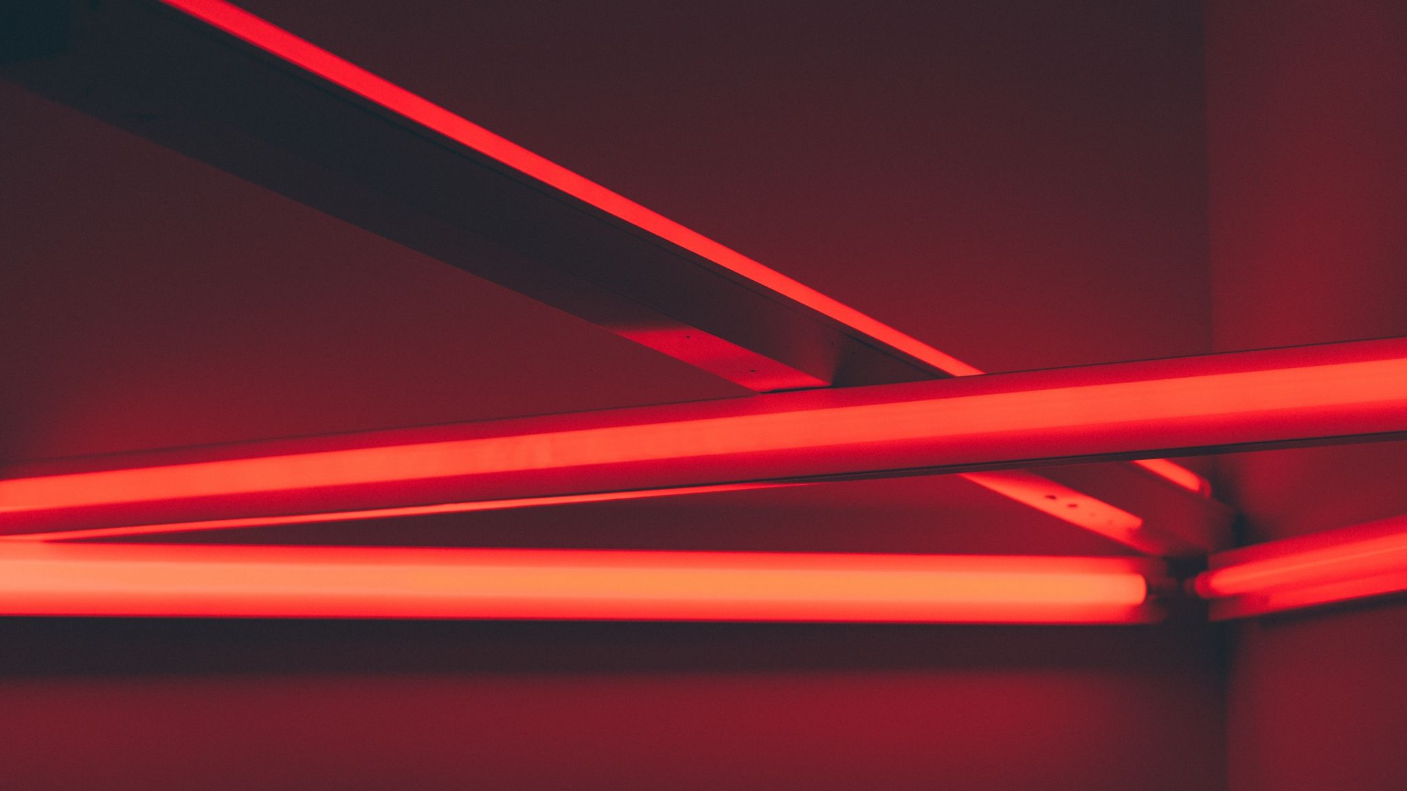 Linee luminose neon rosse, 2048x1152 alta risoluzione, PC