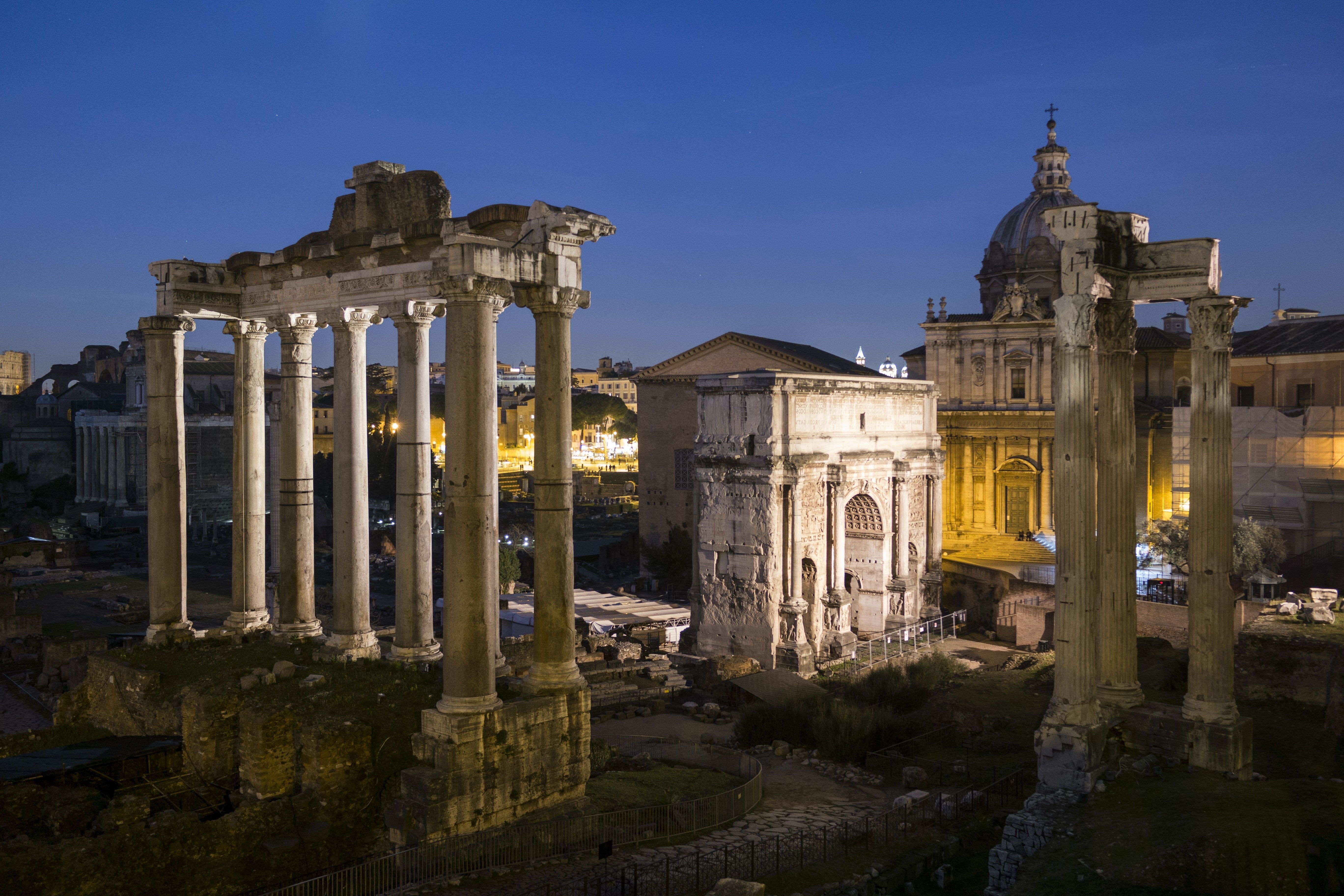 Foro Romano di notte, 5472x3648 4K Ultra HD, Monitor 4K