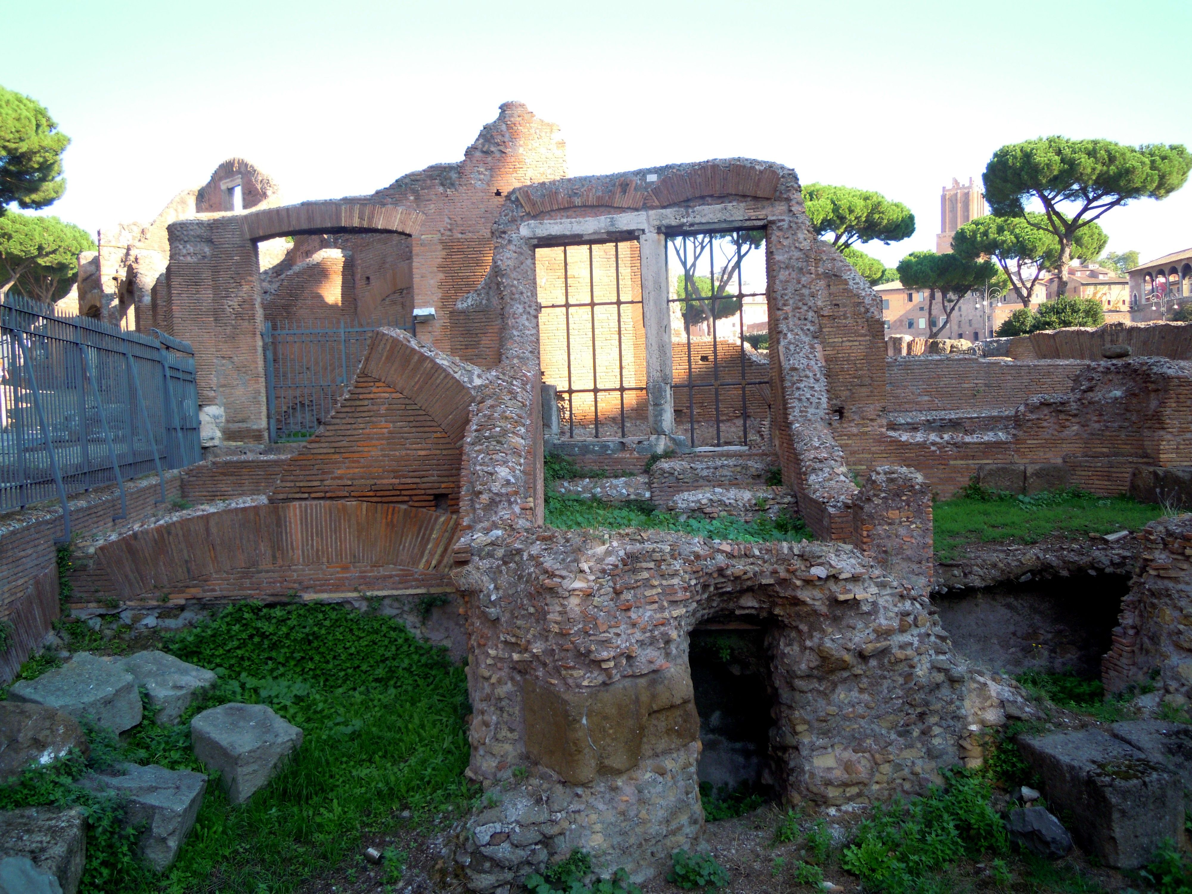Rovine romane con pini, 4000x3000 UHD, Monitor 4K