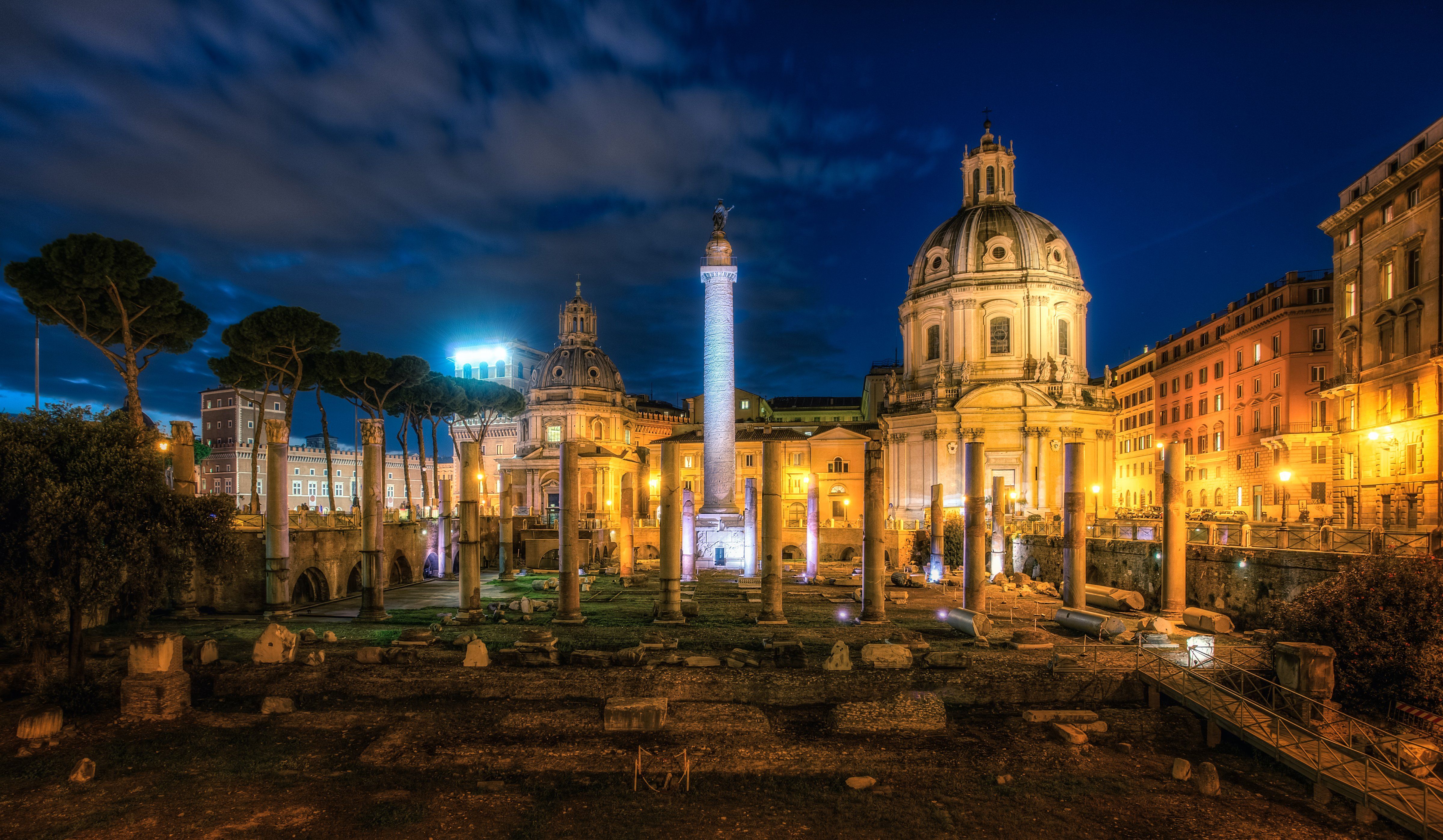 Fori di Traiano illuminati notte, 4800x2796 4K Ultra HD, Monitor 4K