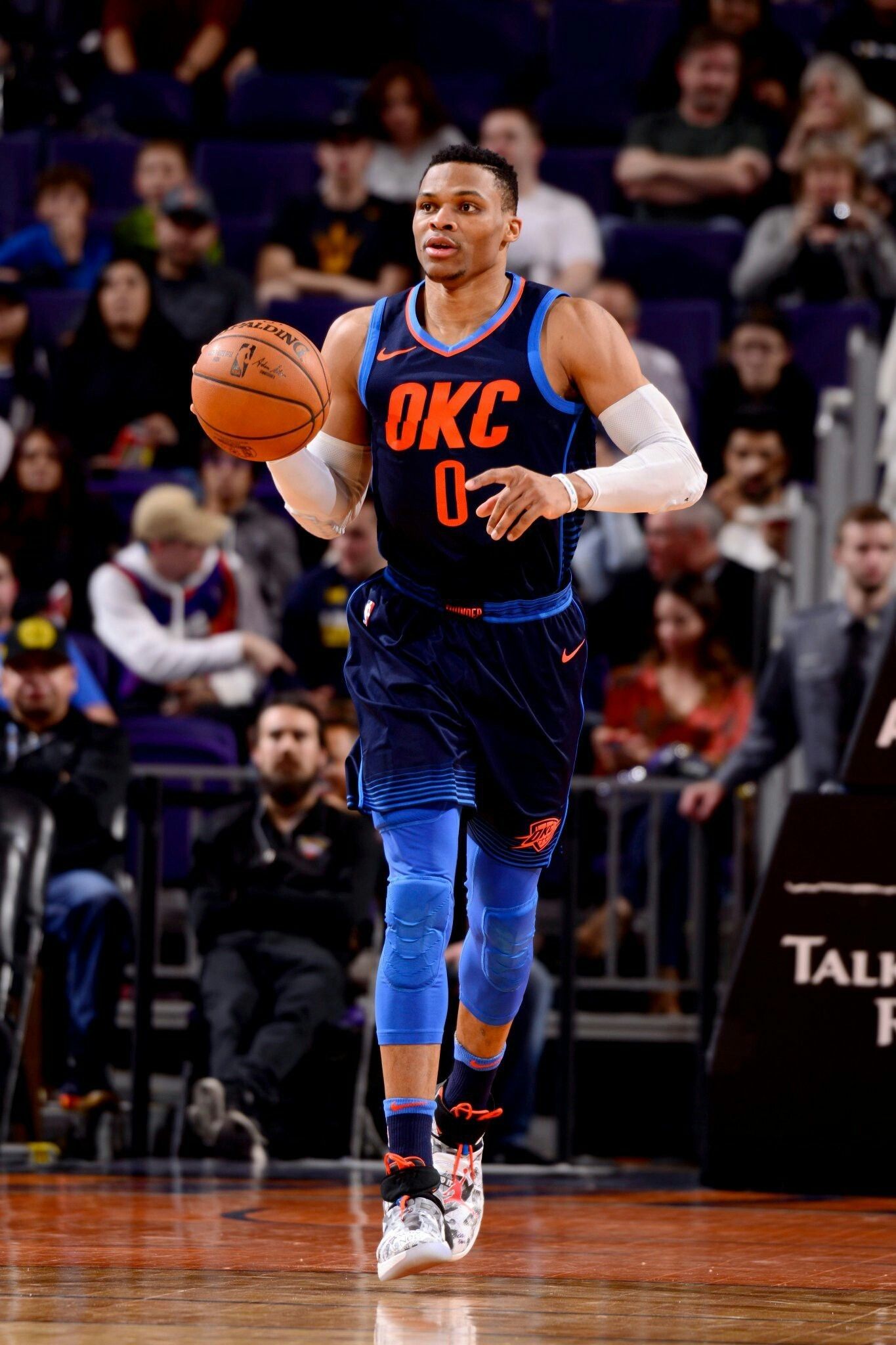Russell Westbrook OKC basket, 1365x2048 Verticale, iPhone Plus