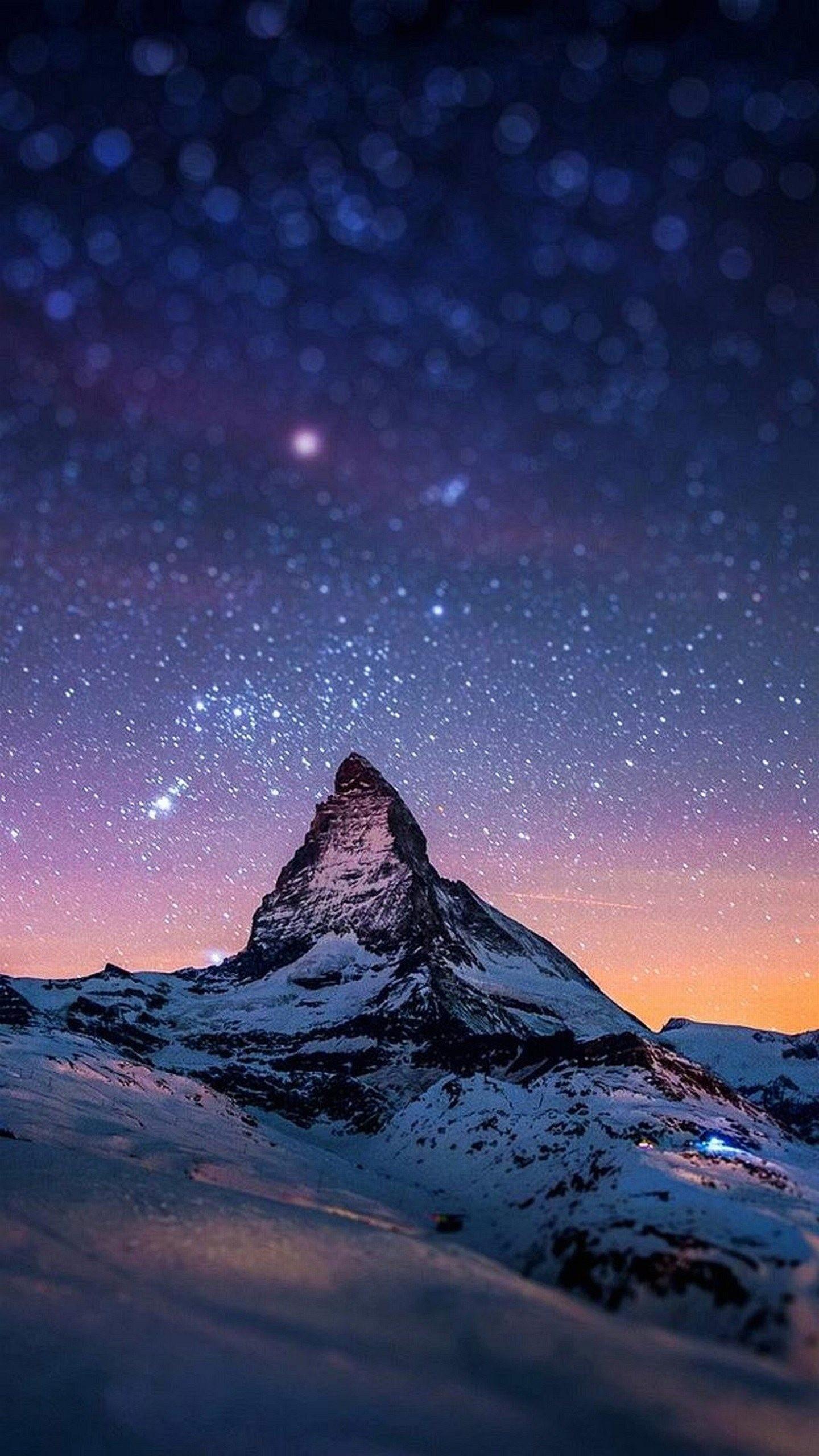Montagna innevata sotto cielo stellato, 1440x2560 Verticale, Samsung Galaxy
