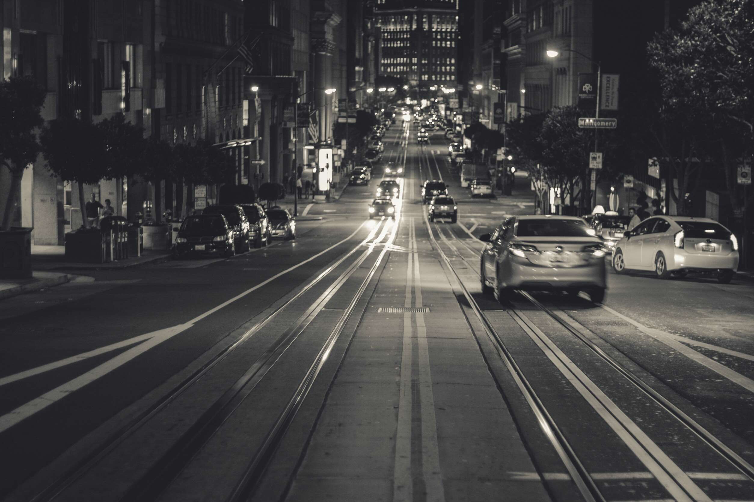 Traffico notturno città bianco nero, 2508x1672 Hi-Res, Laptop