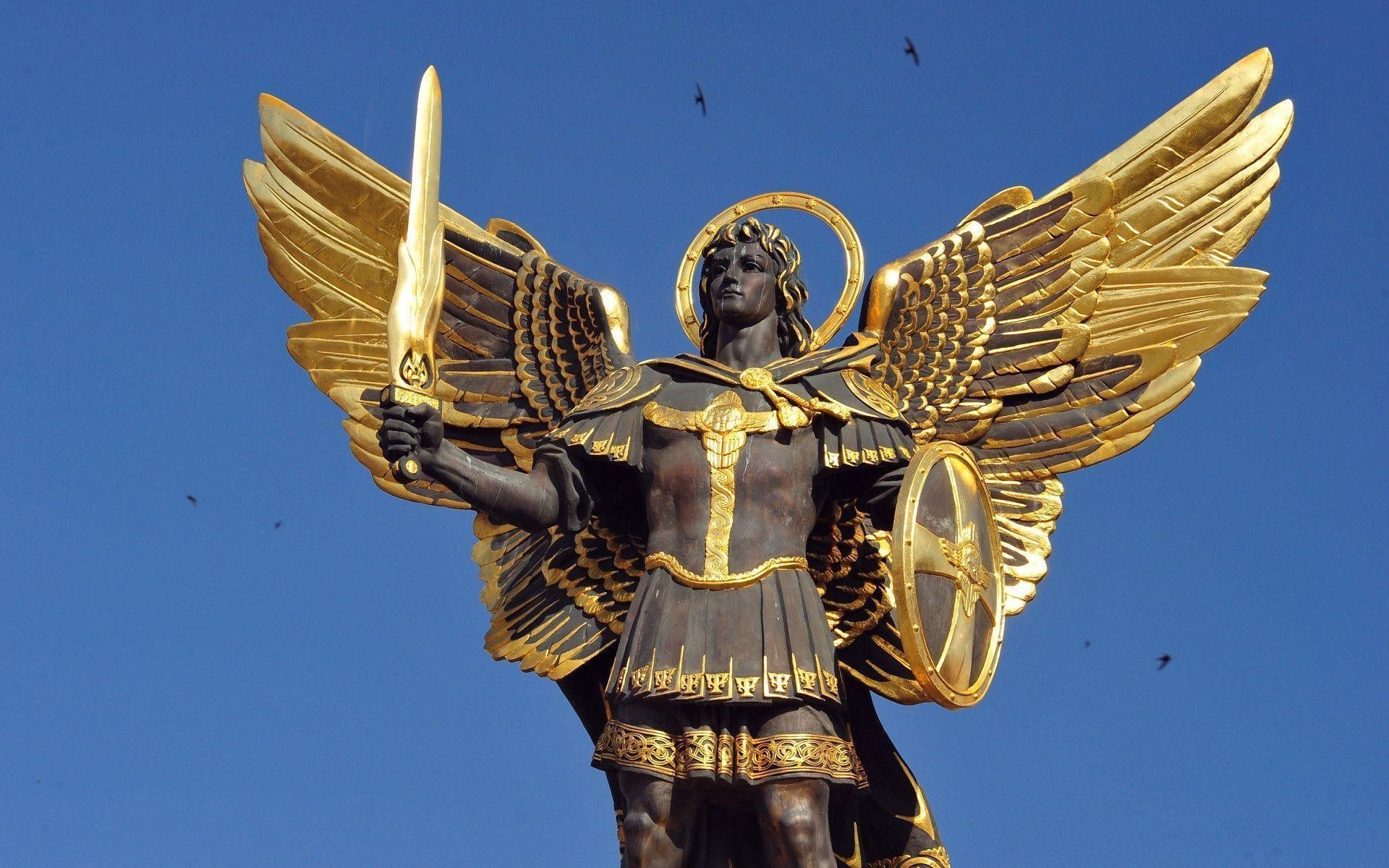 Statua Arcangelo Michele dorata, 1920x1200 Full HD+ WUXGA, Laptop