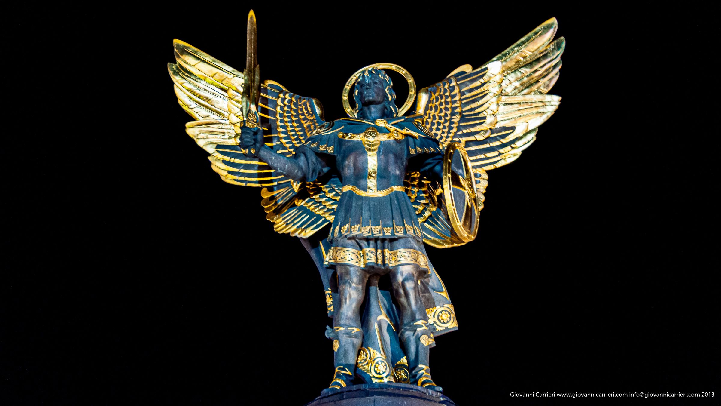 Statua San Michele Arcangelo dorata, 2400x1350 Hi-Res, PC