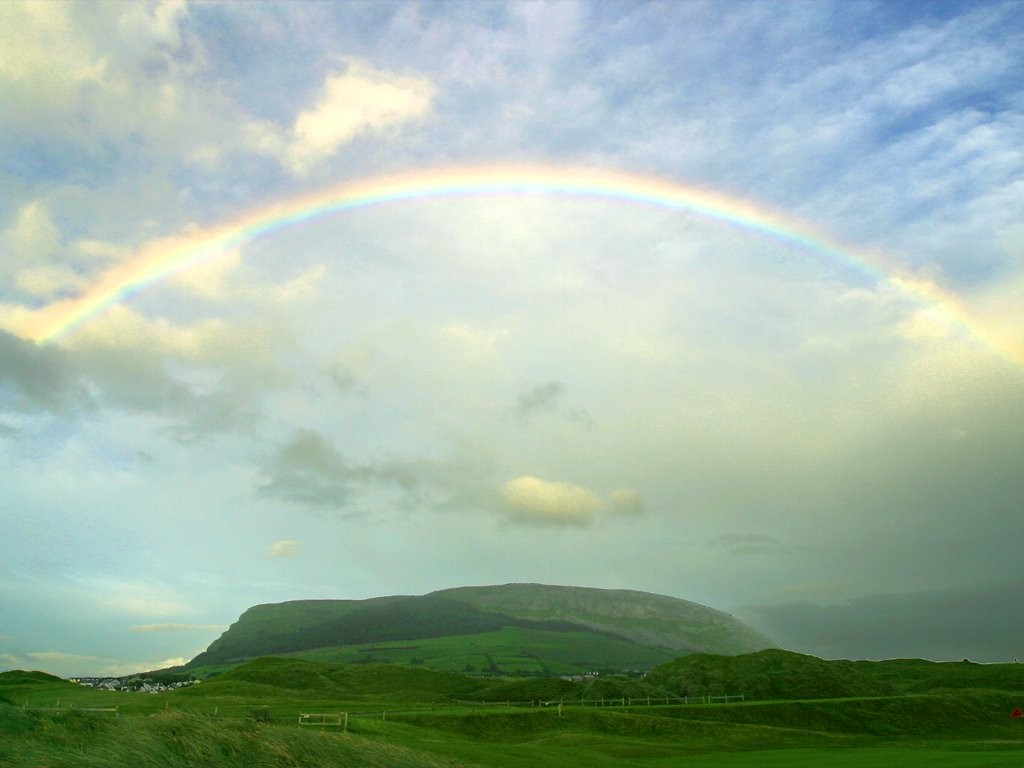 Arcobaleno su collina verde, 1024x768 HD, Desktop