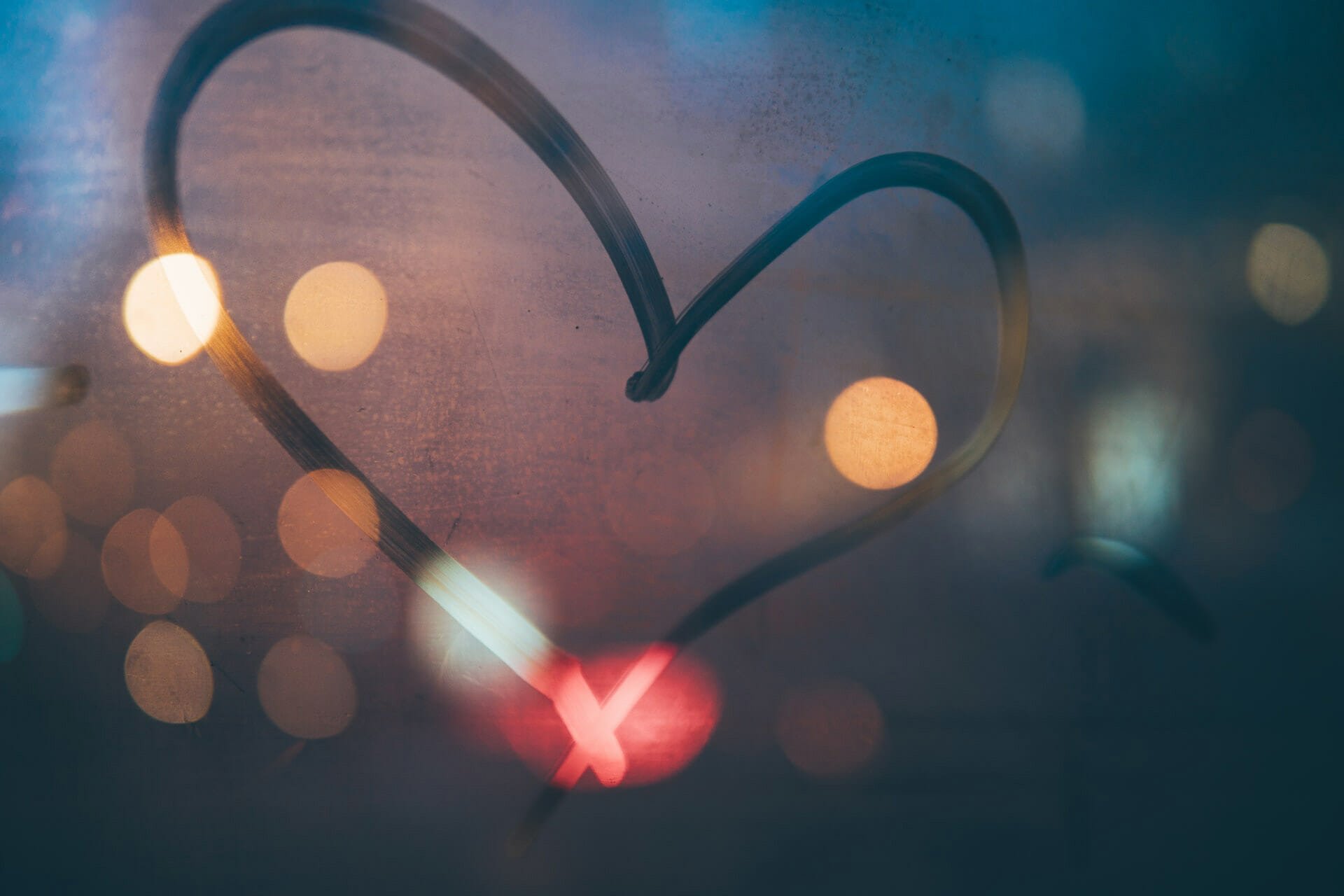 Cuore disegnato con luci bokeh, 1920x1280 Full HD+ WUXGA, Laptop