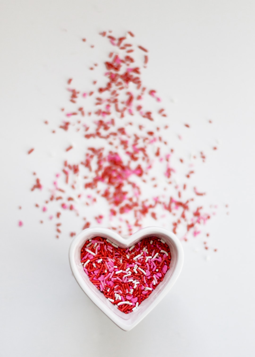 Ciotola a cuore con petali rossi, 1080x1512 Full HD Verticale, Realme