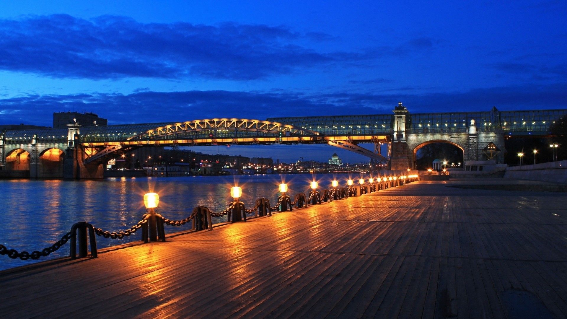 Lungomare illuminato con ponte notturno, 1920x1080 Full HD 1080p, PC