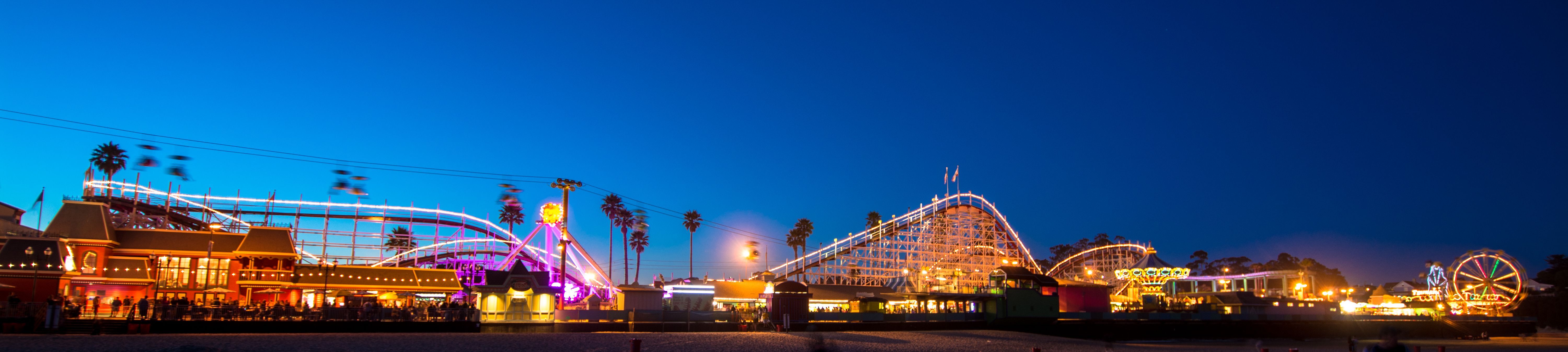 Luna park illuminato al tramonto, 6000x1347 Panoramico, Dual Screen