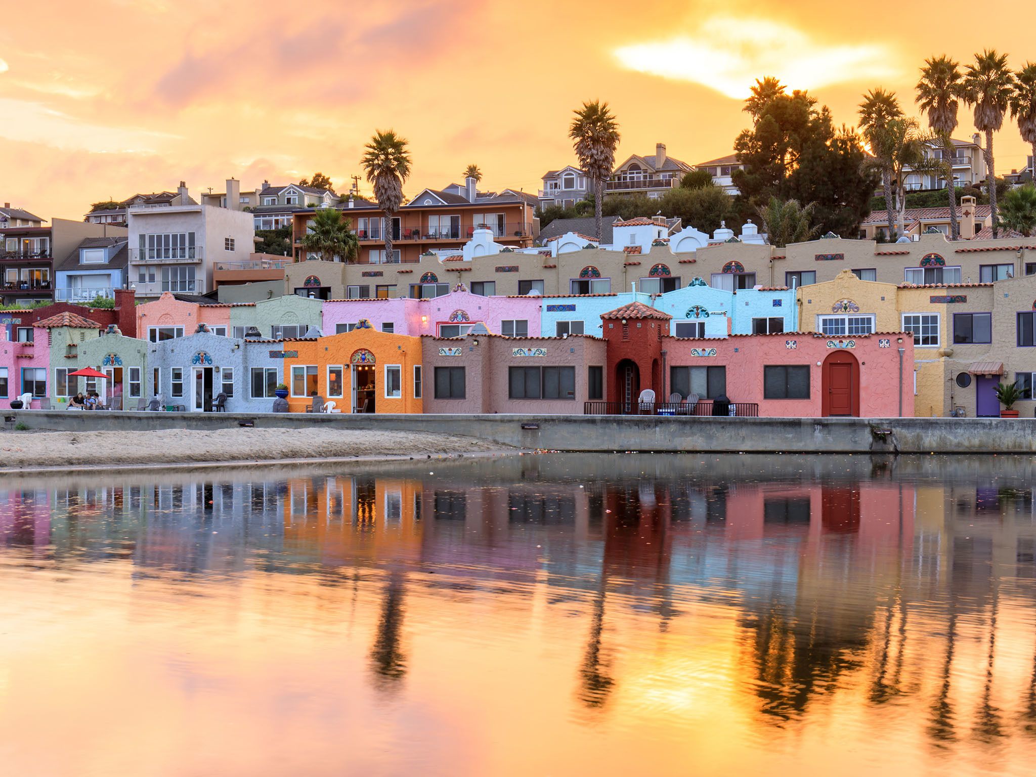 Case colorate lungomare Santa Cruz, 2048x1536 Hi-Res, iMac