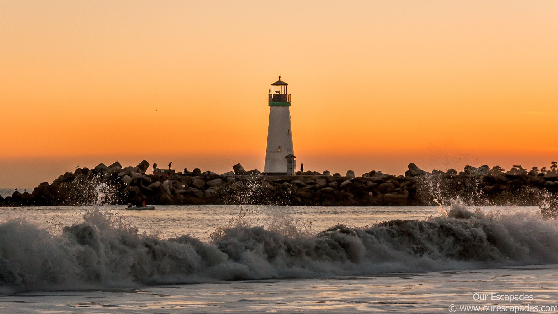 Faro sul lungomare al tramonto, 1920x1080 1080p, Desktop