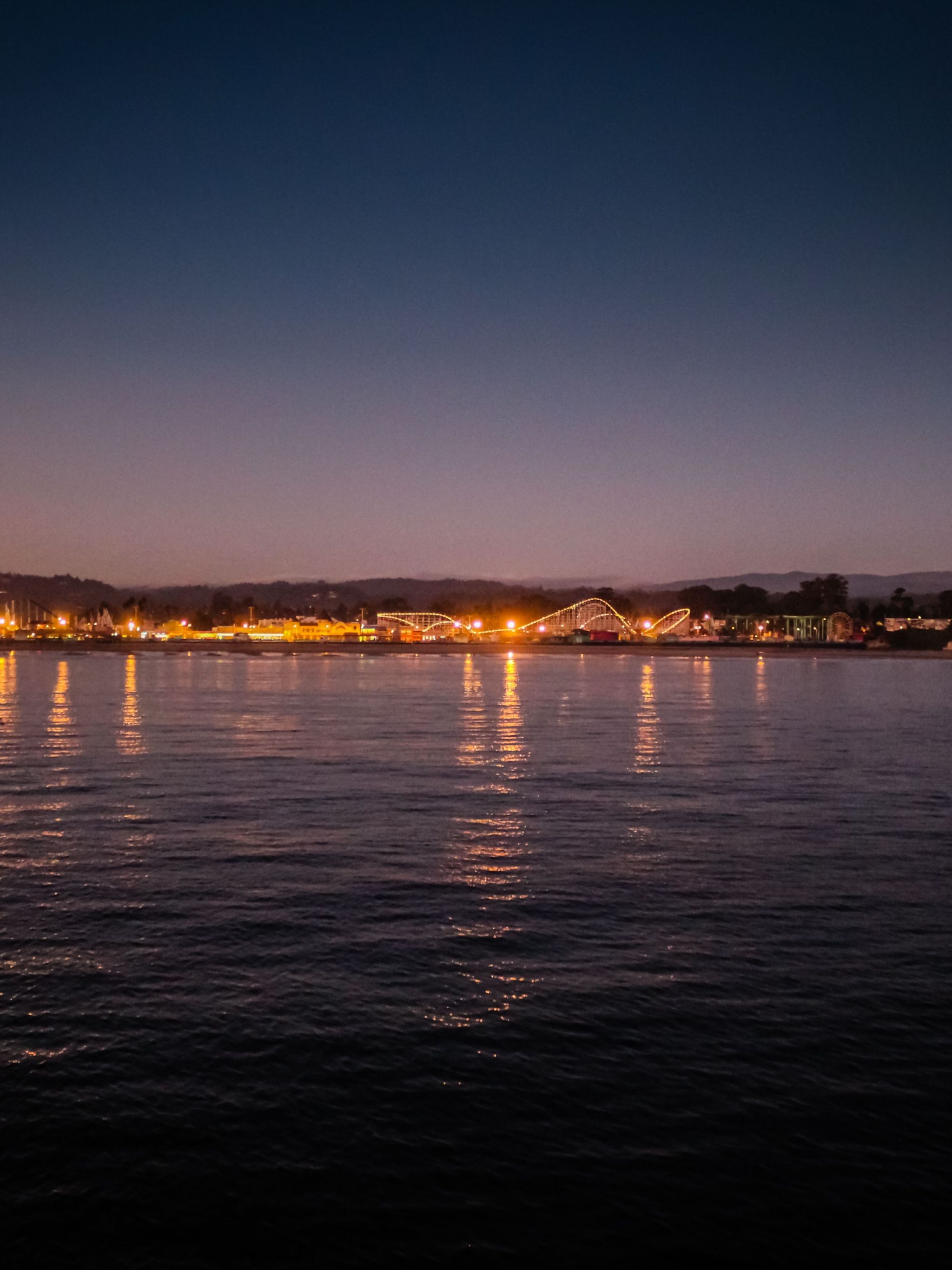 Lungomare al tramonto con luci, 2048x2732 Full HD Verticale, Realme