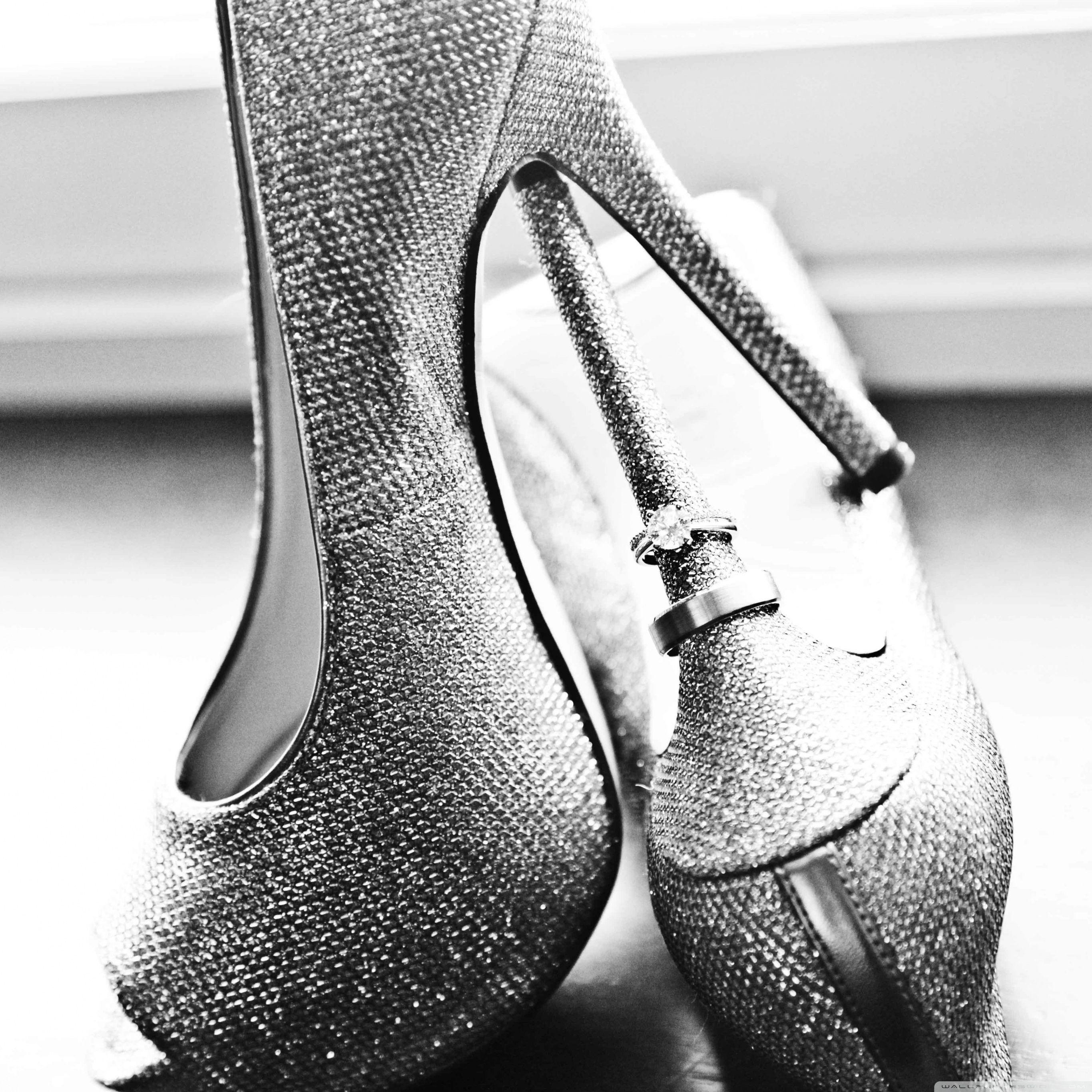 Scarpe col tacco glitter bianco/nero, 2732x2732 2K, Laptop