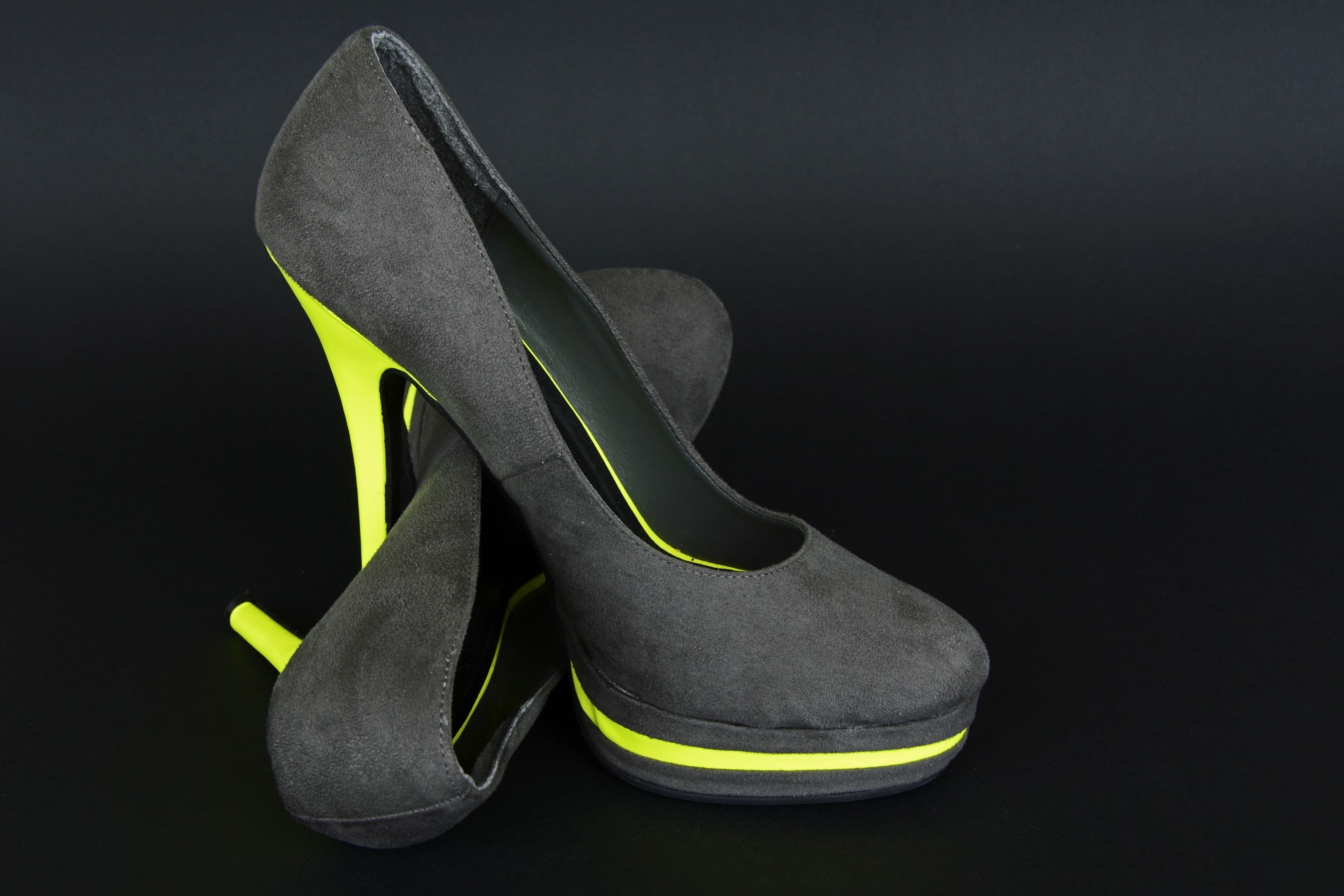 Scarpe scamosciate nere tacco alto, 3840x2560 4K, Desktop 4K