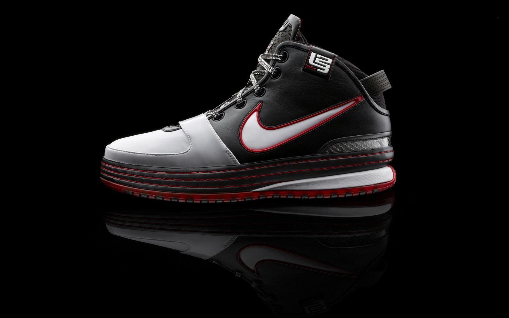 Scarpa Nike LeBron nera rossa, 1680x1050 HD Ready, Desktop