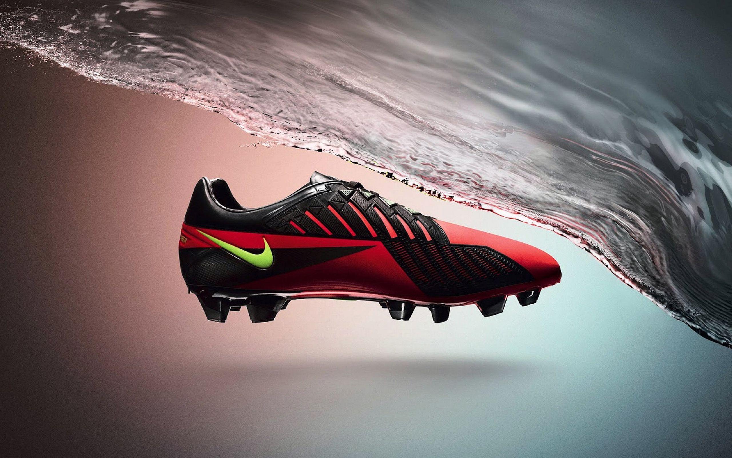 Scarpa da calcio Nike rossa, 2560x1600 2K+, Desktop