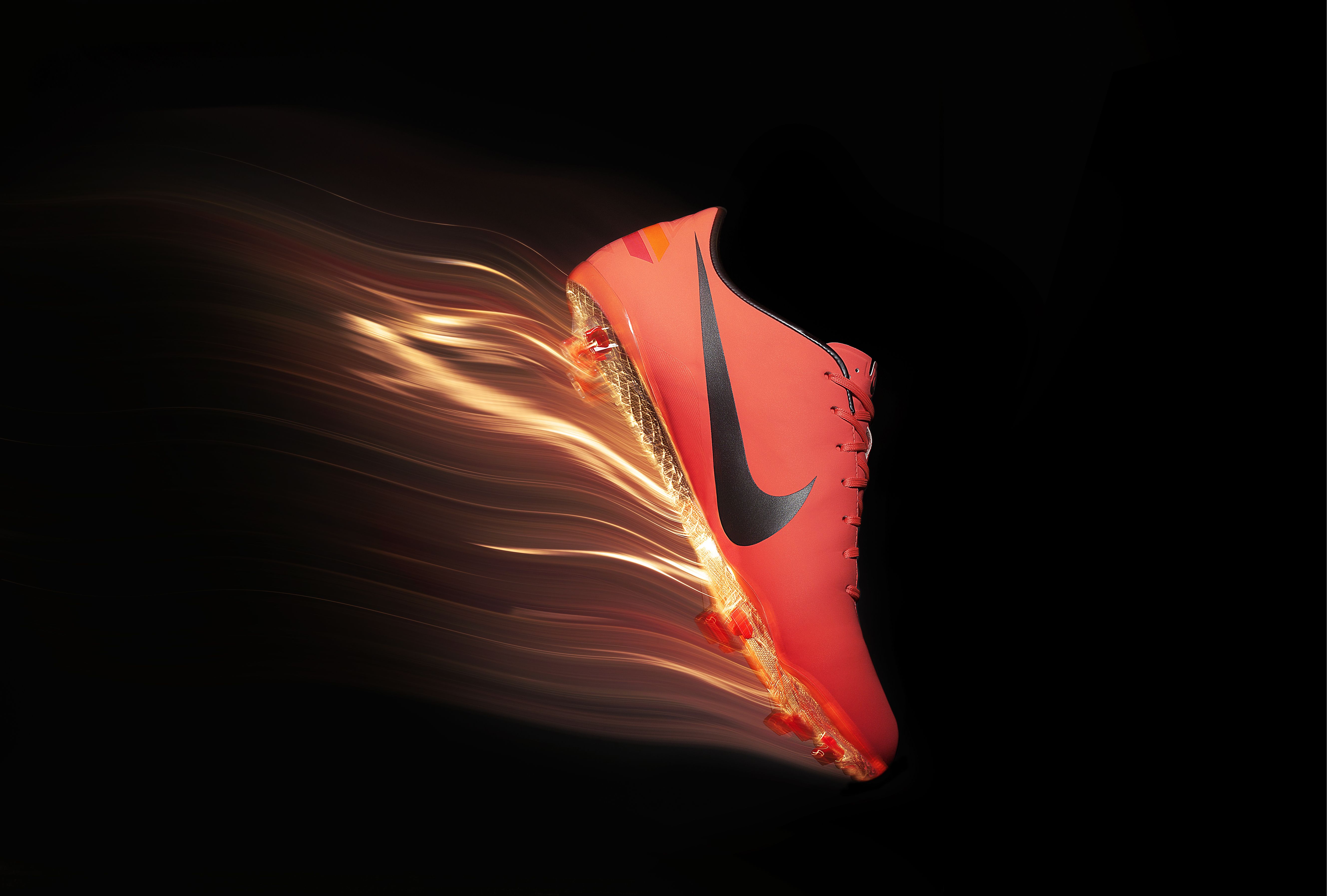 Scarpa da calcio Nike arancione, 5315x3589 4K, Desktop 4K
