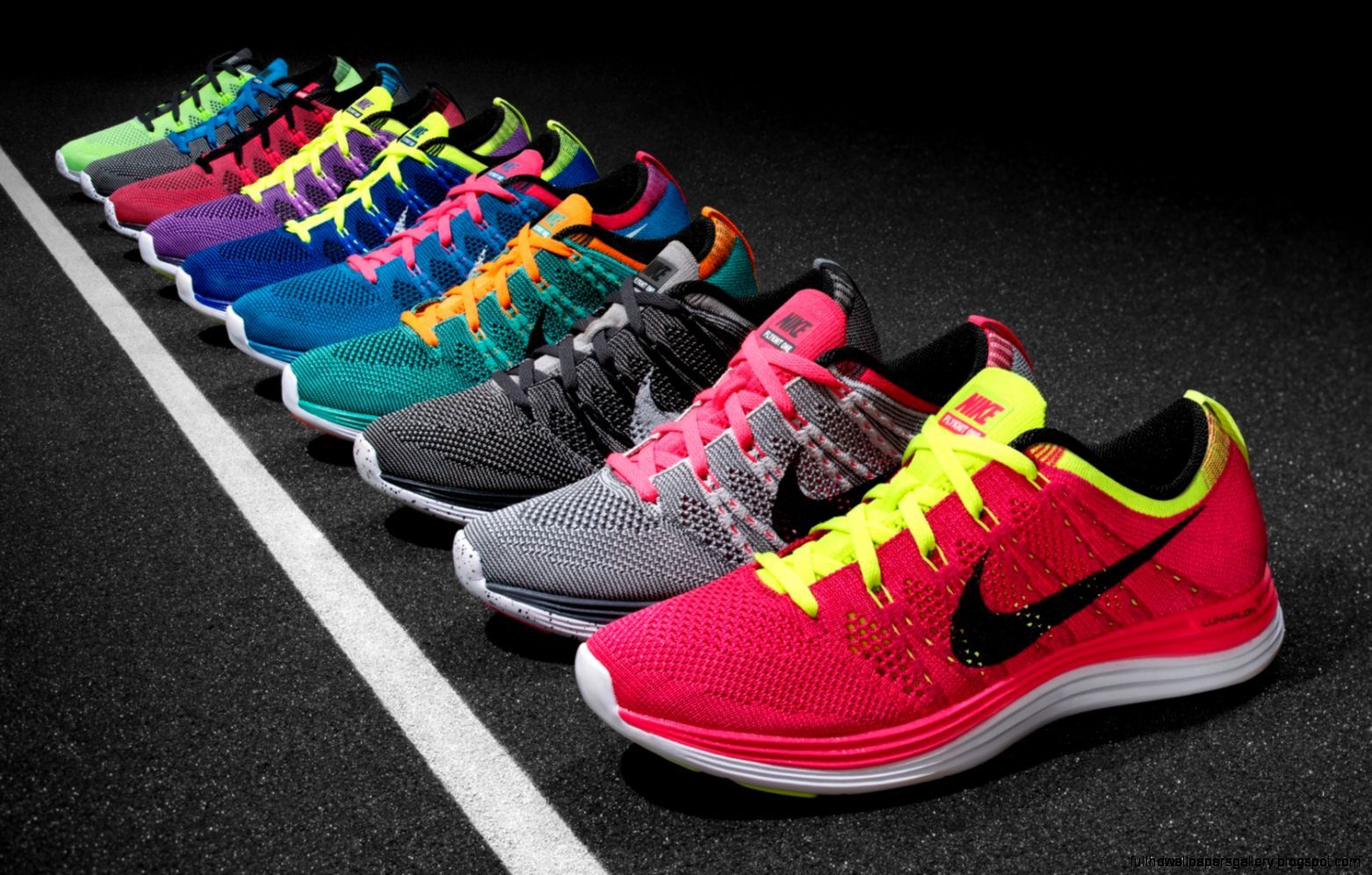 Scarpe Nike multicolori in fila, 1562x997 HD, Desktop