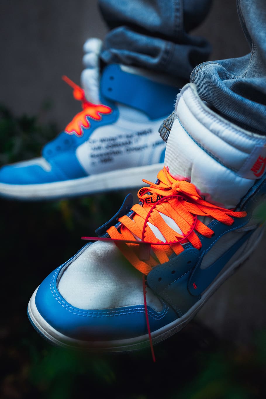 Scarpe alte blu e arancioni, 910x1365 Verticale, OnePlus
