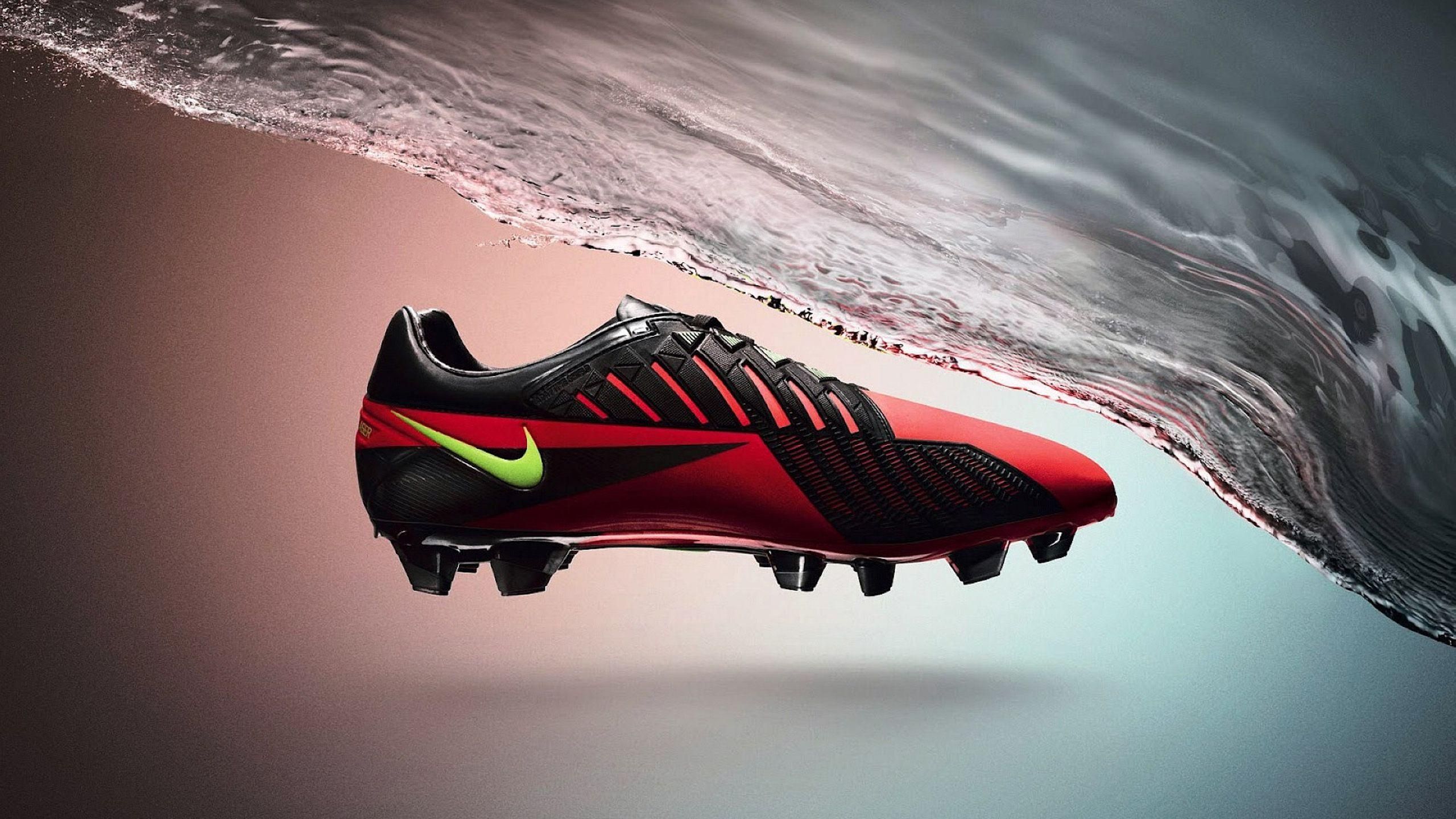 Scarpino da calcio Nike rosso-nero, 2560x1440 2K, Desktop