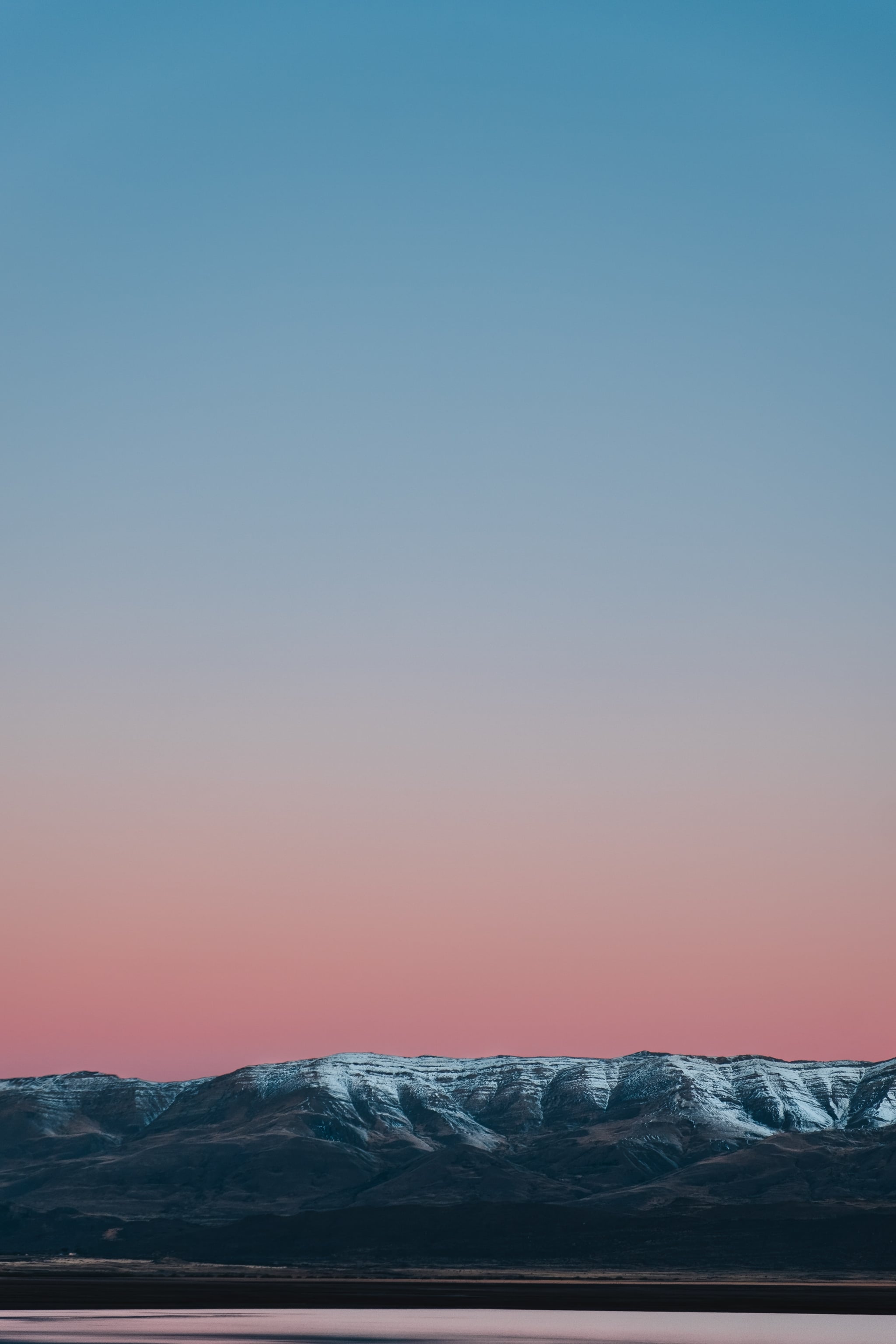 Montagne innevate al tramonto, 2048x3072 Full HD Verticale, Smartphone