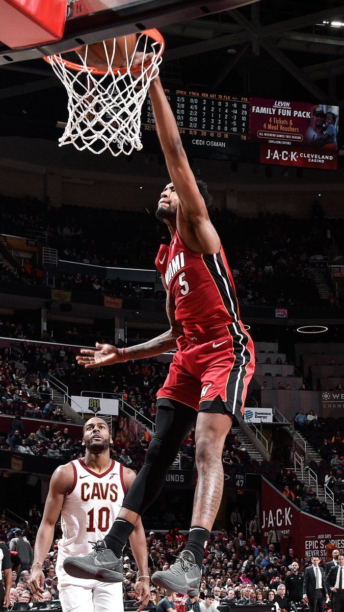 Giocatore Miami Heat schiaccia, 675x1200 Verticale, Telefono