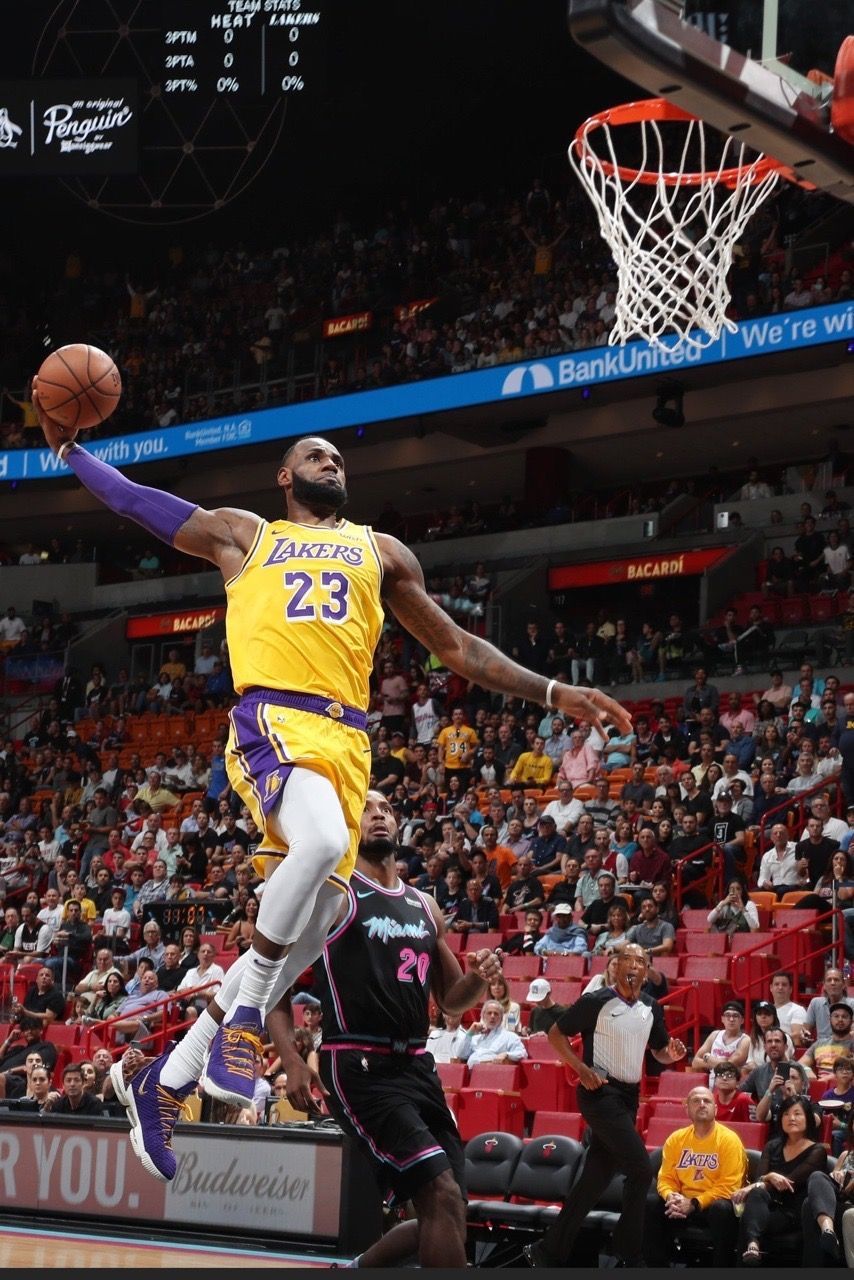 LeBron James schiacciata Lakers, 854x1280 Full HD Verticale, Smartphone